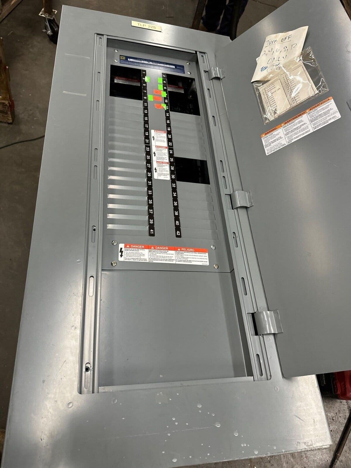 Square D NF Panelboard 250A 600Y/347V 3PH 4W 42 Circuit Indoor Encl P352 – image 1