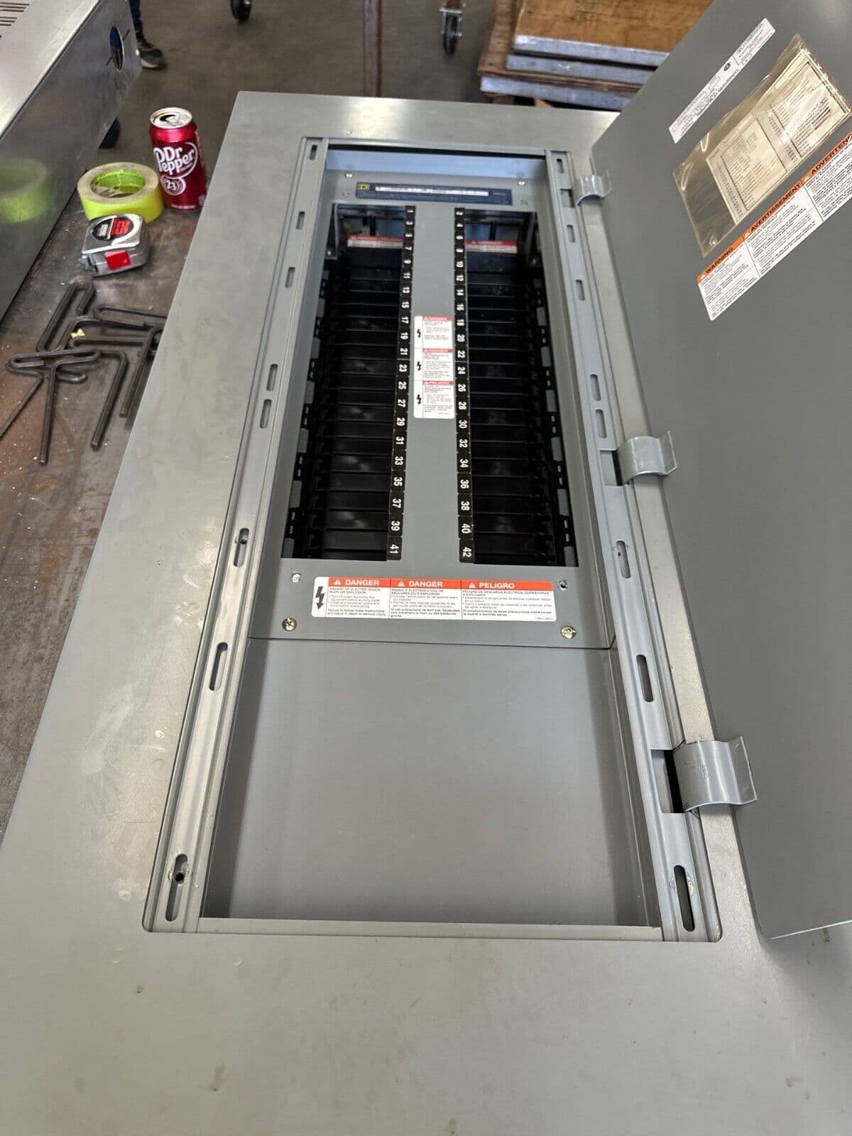 Square D NF Panelboard 250A 600V 3PH 4W MLO 42 Cir Main Lug Indoor P362 – image 1