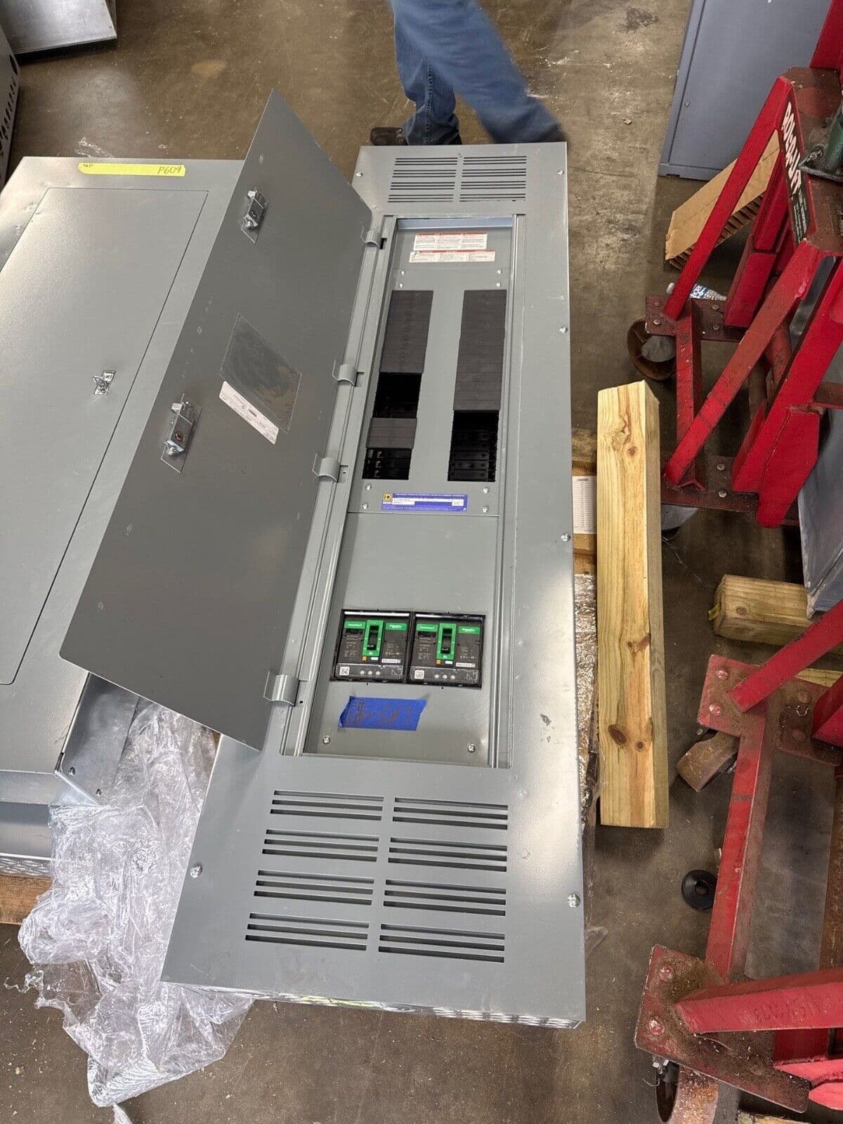 Square D NF Panelboard 400A 480Y/277V 3PH 4W 42 Cir Indoor Encl MLO P639 – image 1