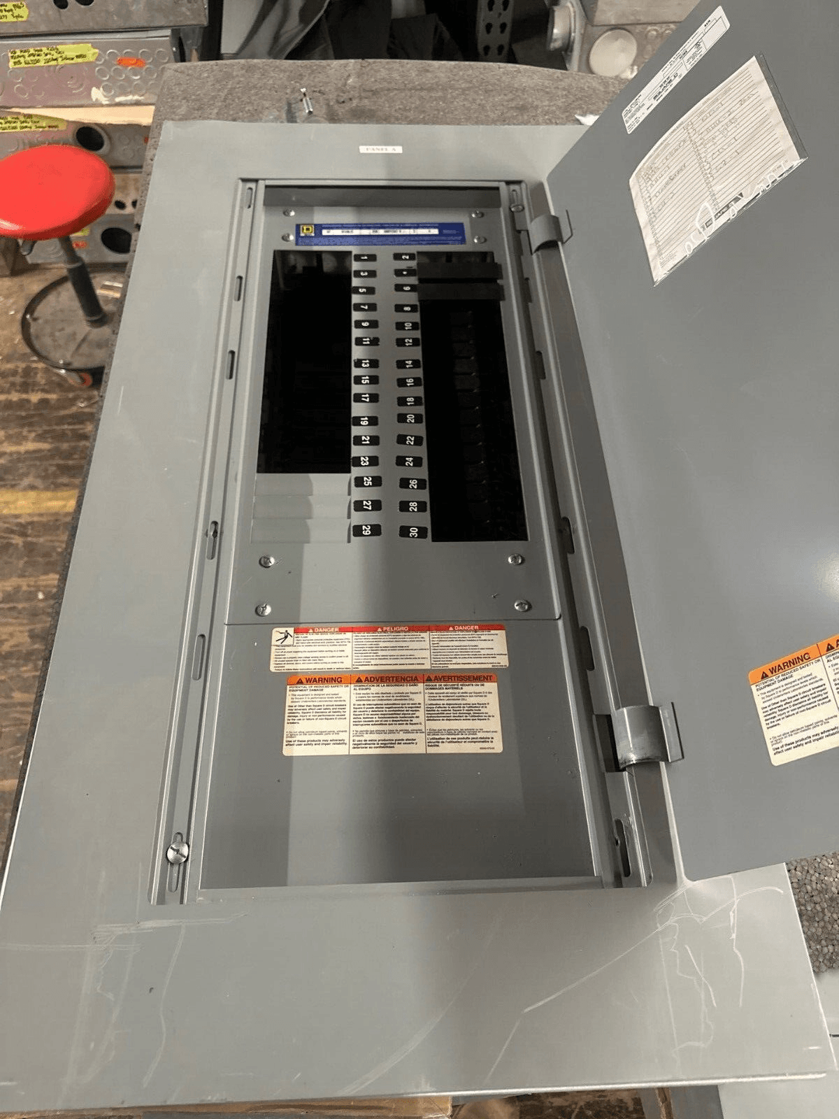 Square D NF430L2C NF Panelboard 250A 600Y/347V 3PH 4W 30 Circuit Indoor P468 – image 1