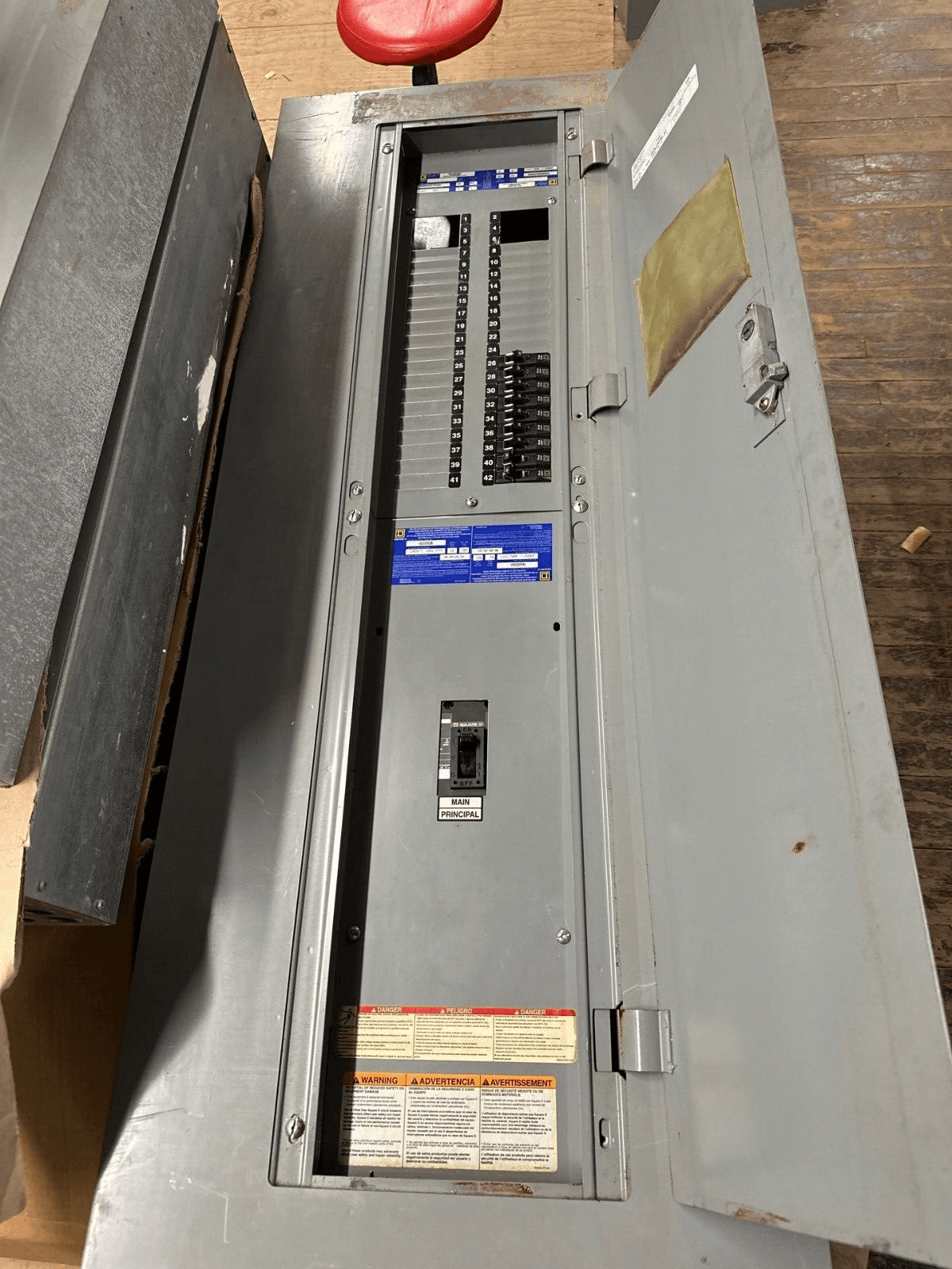 Square D NQOD442L225CU NQOD Panelboard 225A 240V 3PH 4W 42 CIR MCB P237 – image 1