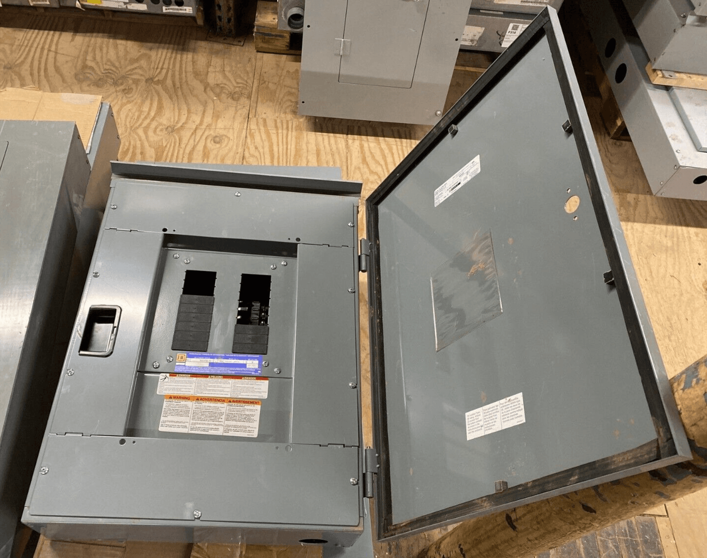 Square D NQ418L1C NQ Panelboard 100A 240V 3PH 4W 18 Circuit 3R Outdoor P652 – image 1