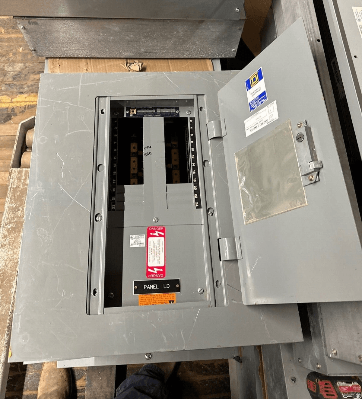Square D NQOD Panelboard 100A 120/208V 3PH 4W MLO 24 Circuit P103 – image 1