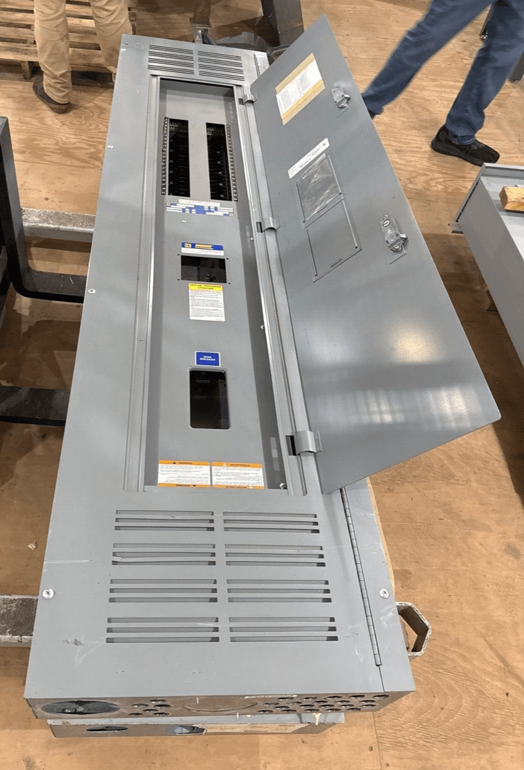 Square D NQOD Panelboard 250A 400A 208/120V 3PH 4W 42 Circuit P300 – image 1