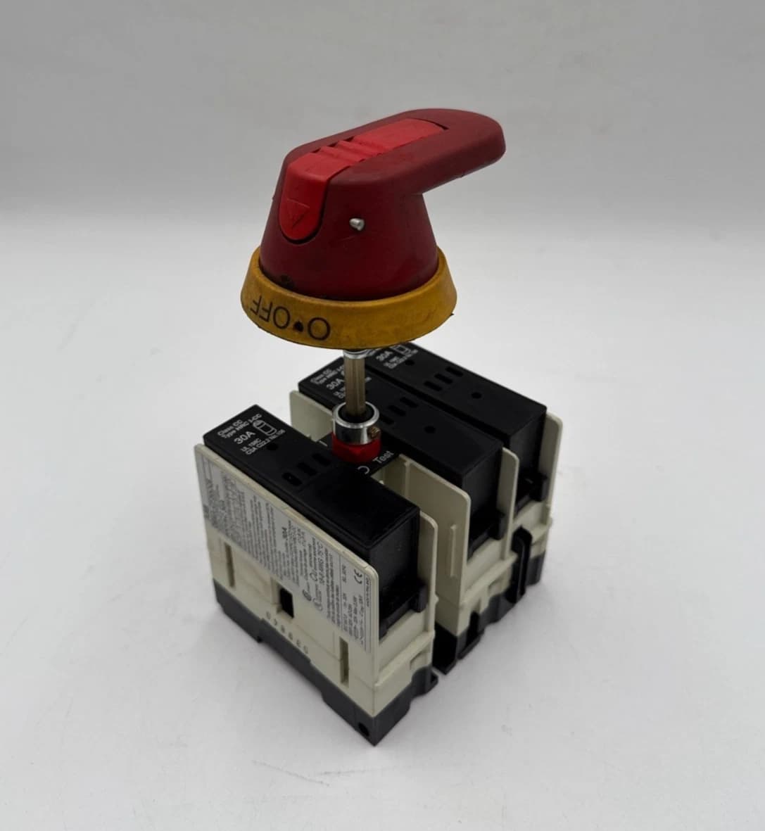ABB OESA-CF30CC6 Disconnect Switch 30A 3P 600V Fused 3PH 7.5HP 30 Amp 3 Pole – image 1