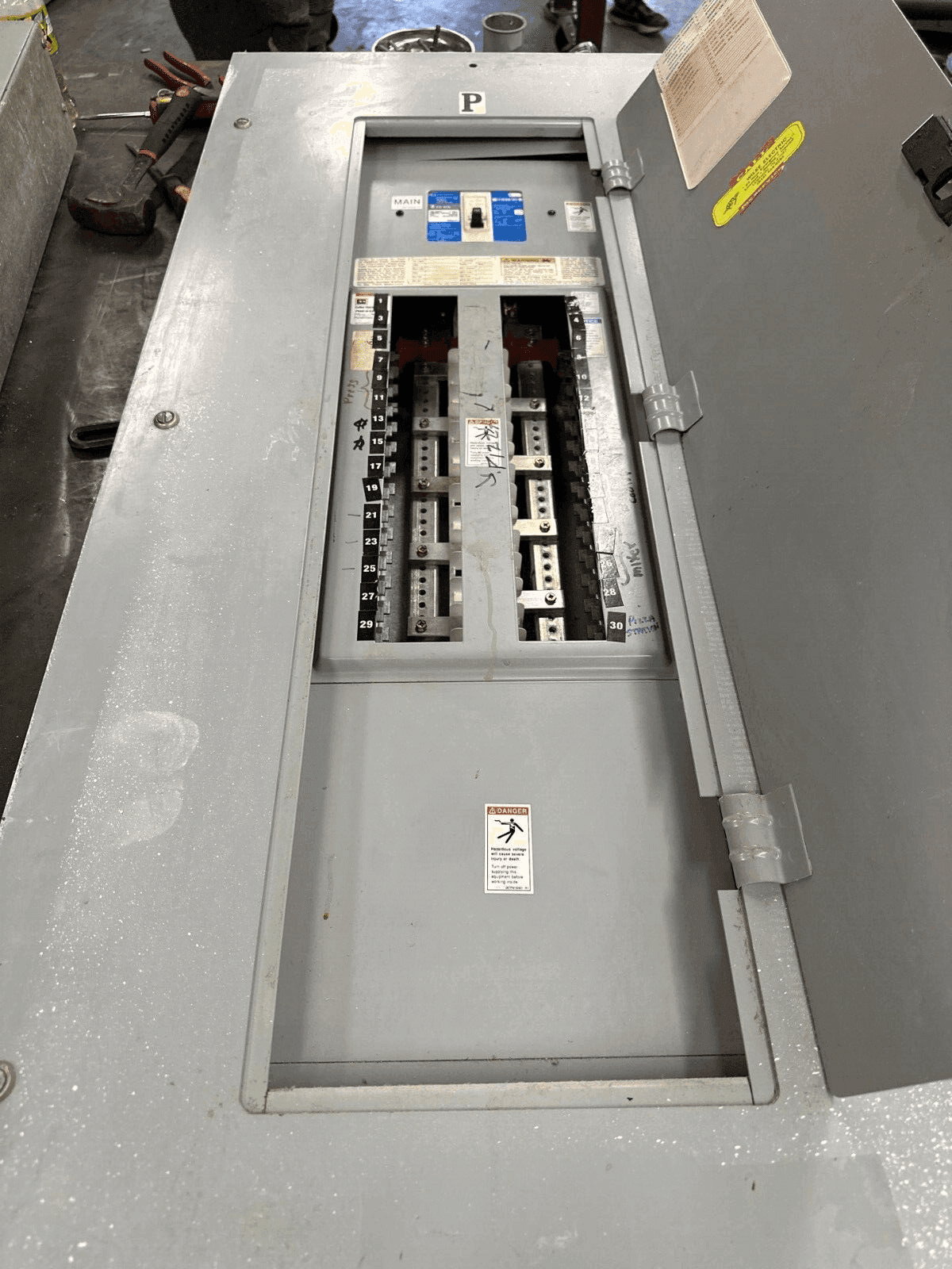 CH PRL1A Panelboard 225A 208Y/120V 3PH 4W Indoor Encl 30 Circuit MCB P390