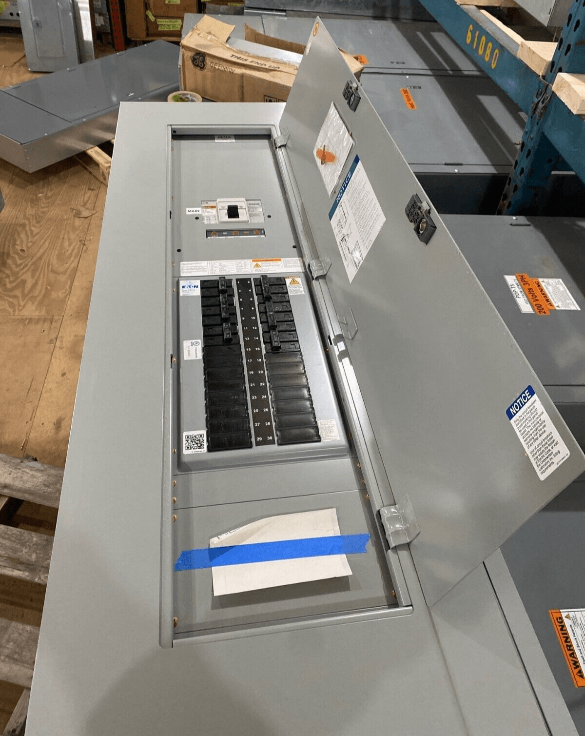 Eaton PRL1A Pow-R-Line Panelboard 400A 208Y/120V 3PH 4W Indoor 300 Amp DK3300W – image 1