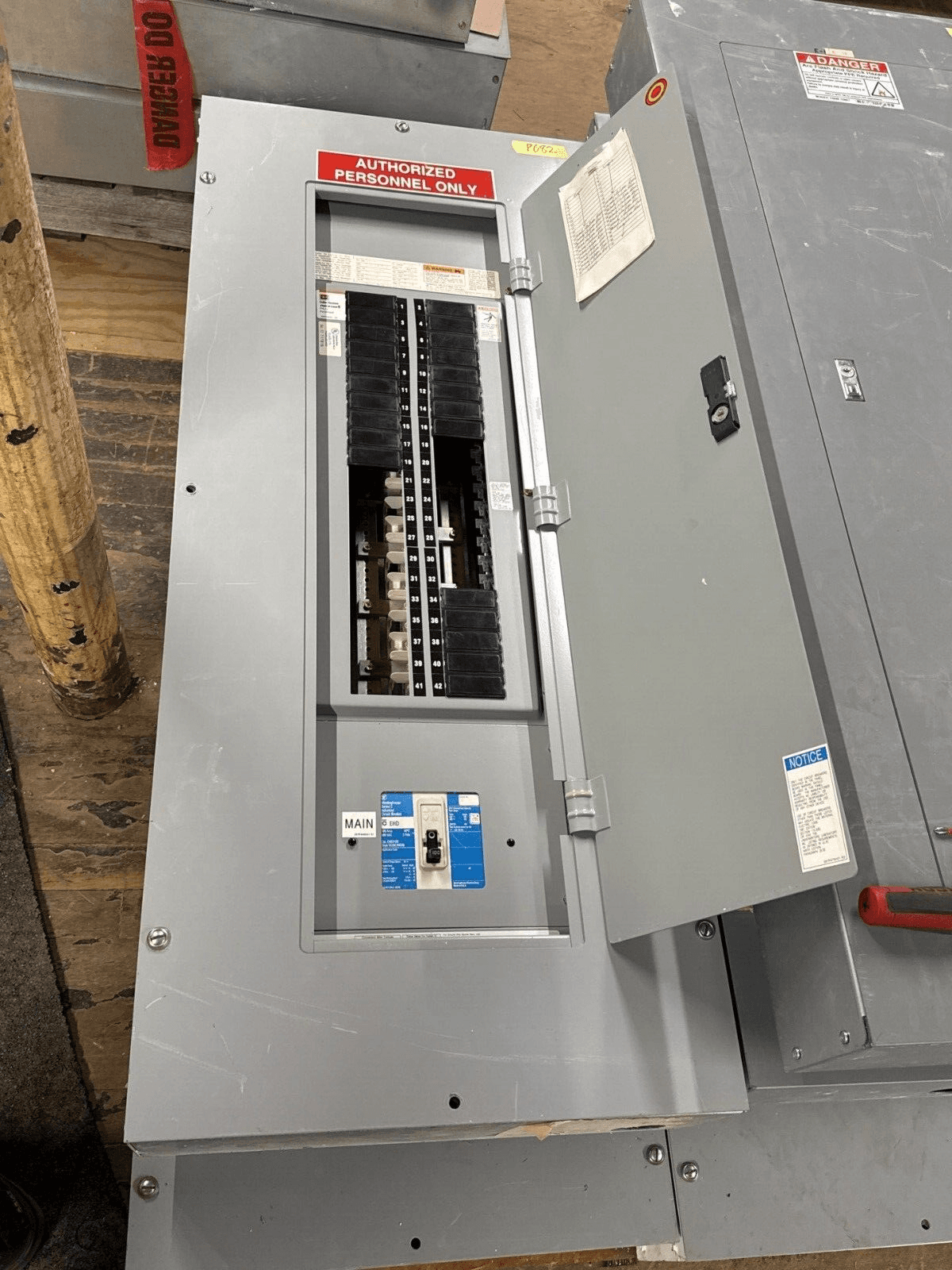 Cutler Hammer PRL1A Panelboard 100A 120/208V 3PH 4W Main P682 – image 1