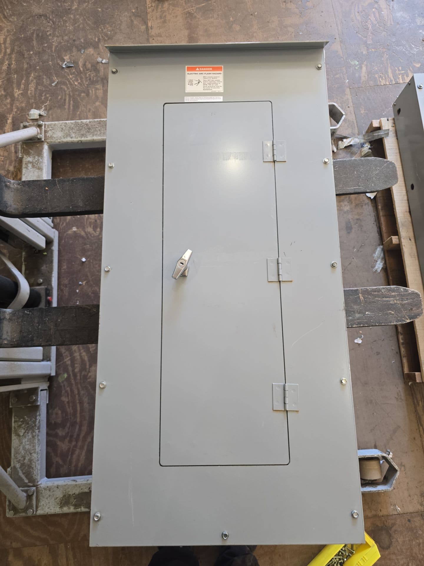 Eaton PRL1A Panelboard 225A 208Y/120V 3PH 4W 42 Space 3R Encl MLO Outdoor – image 1