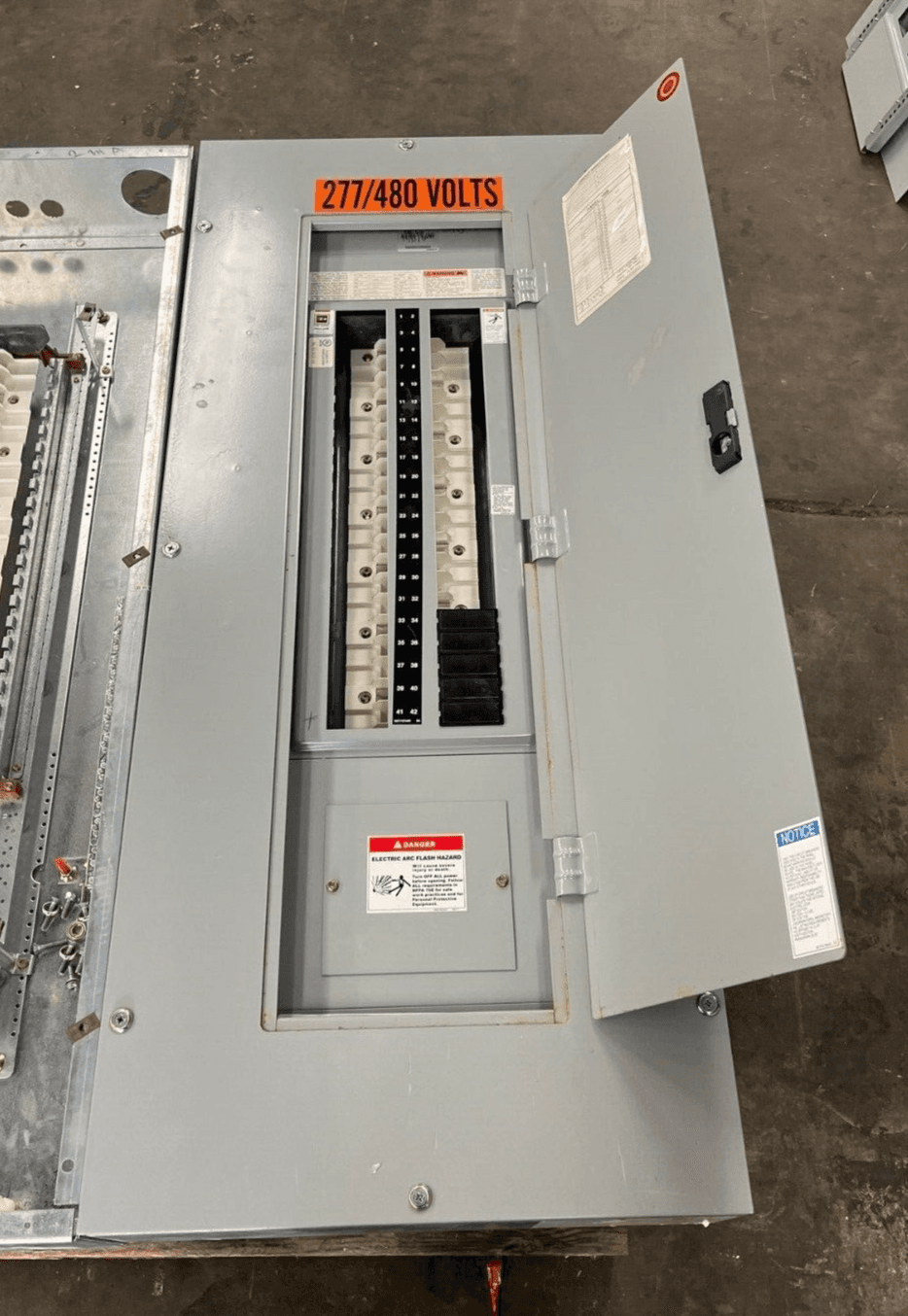 CH PRL2A Panelboard 225A 277/480V 4W 3PH MLO Indoor Enclosure P594 – image 1