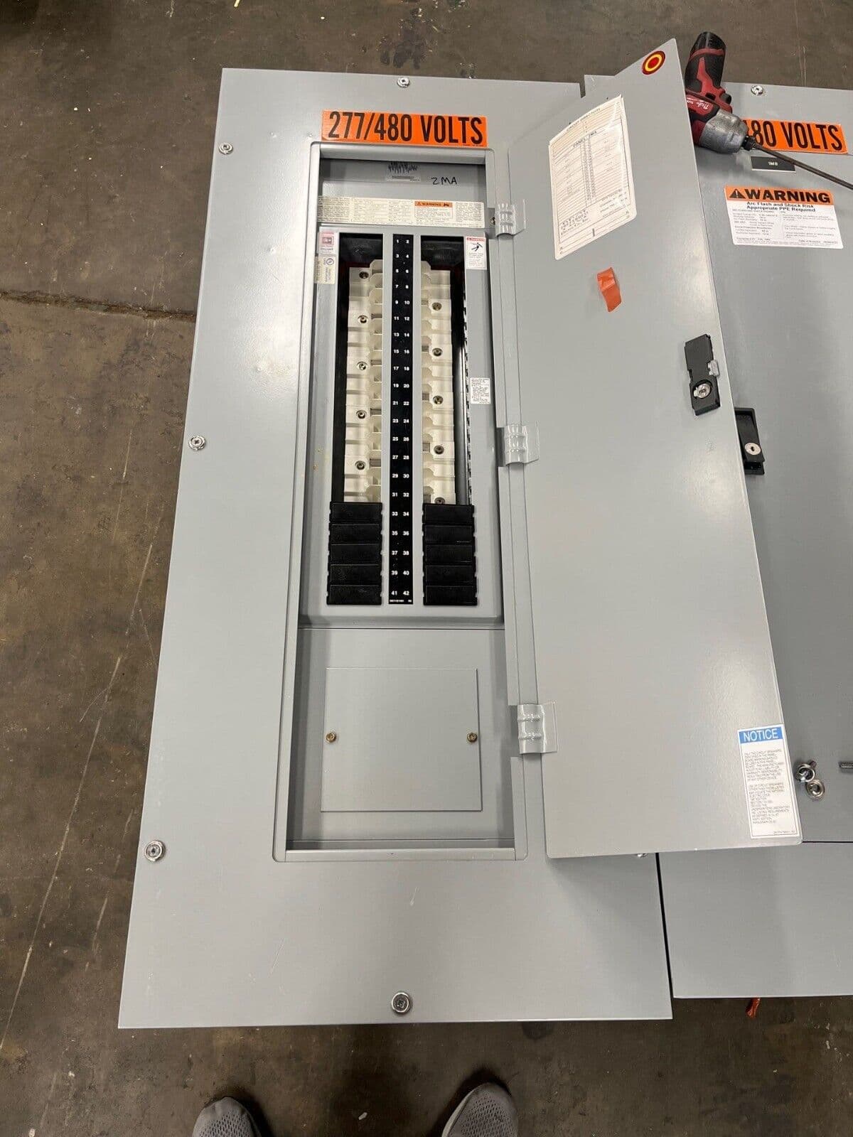 CH PRL2A Panelboard 225A 277/480V 4W 3PH MLO Indoor Enclosure P595 – image 1