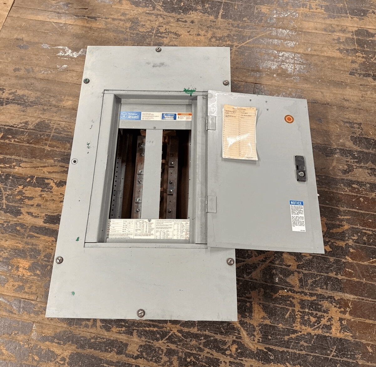 Westinghouse PRL3 Panelboard 225A 480/277V 3PH 4W 18 Cir Indoor Encl MLO P320 – image 1