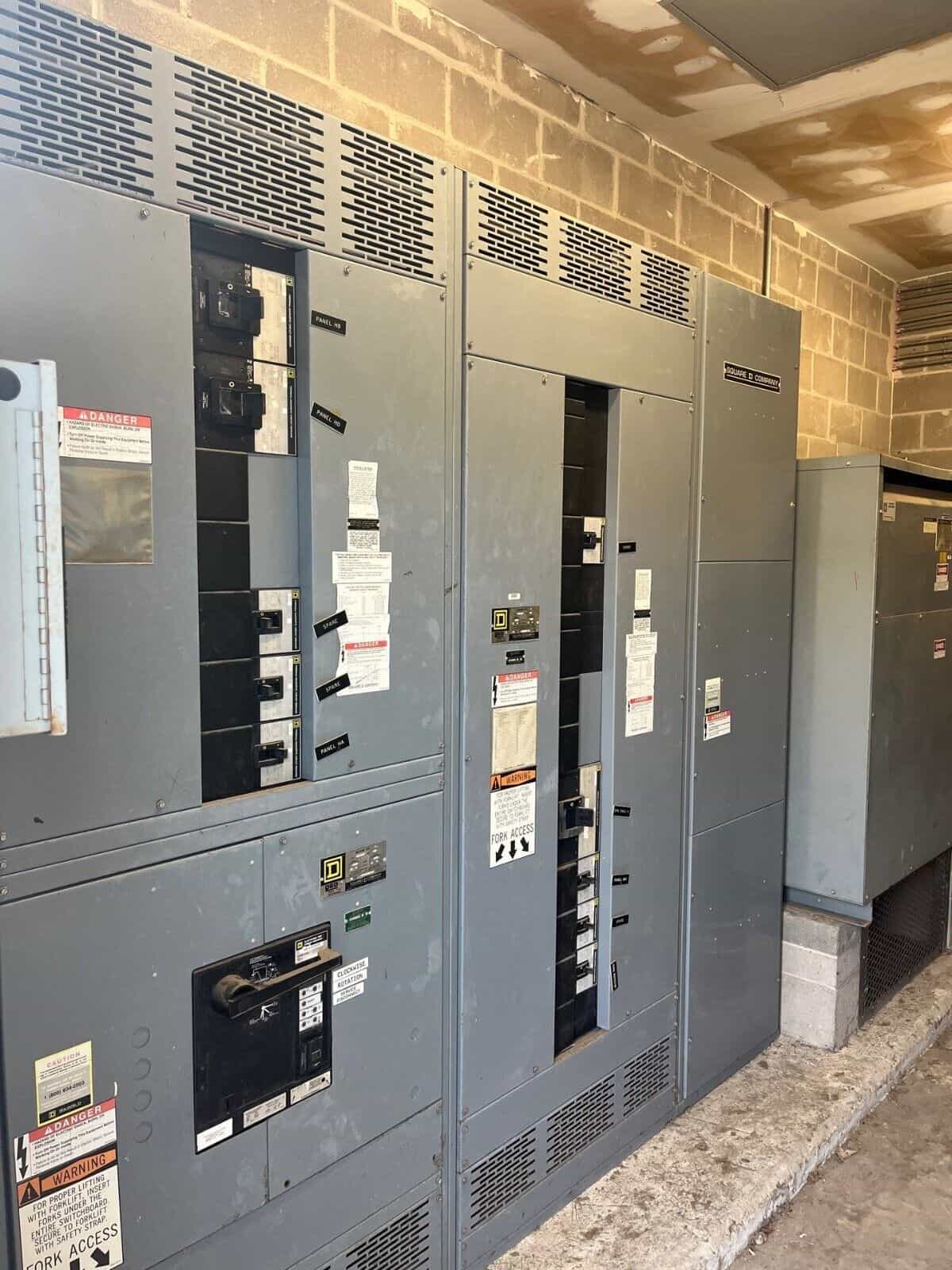 Square D PXF31600G Switchboard — image 1 of 4