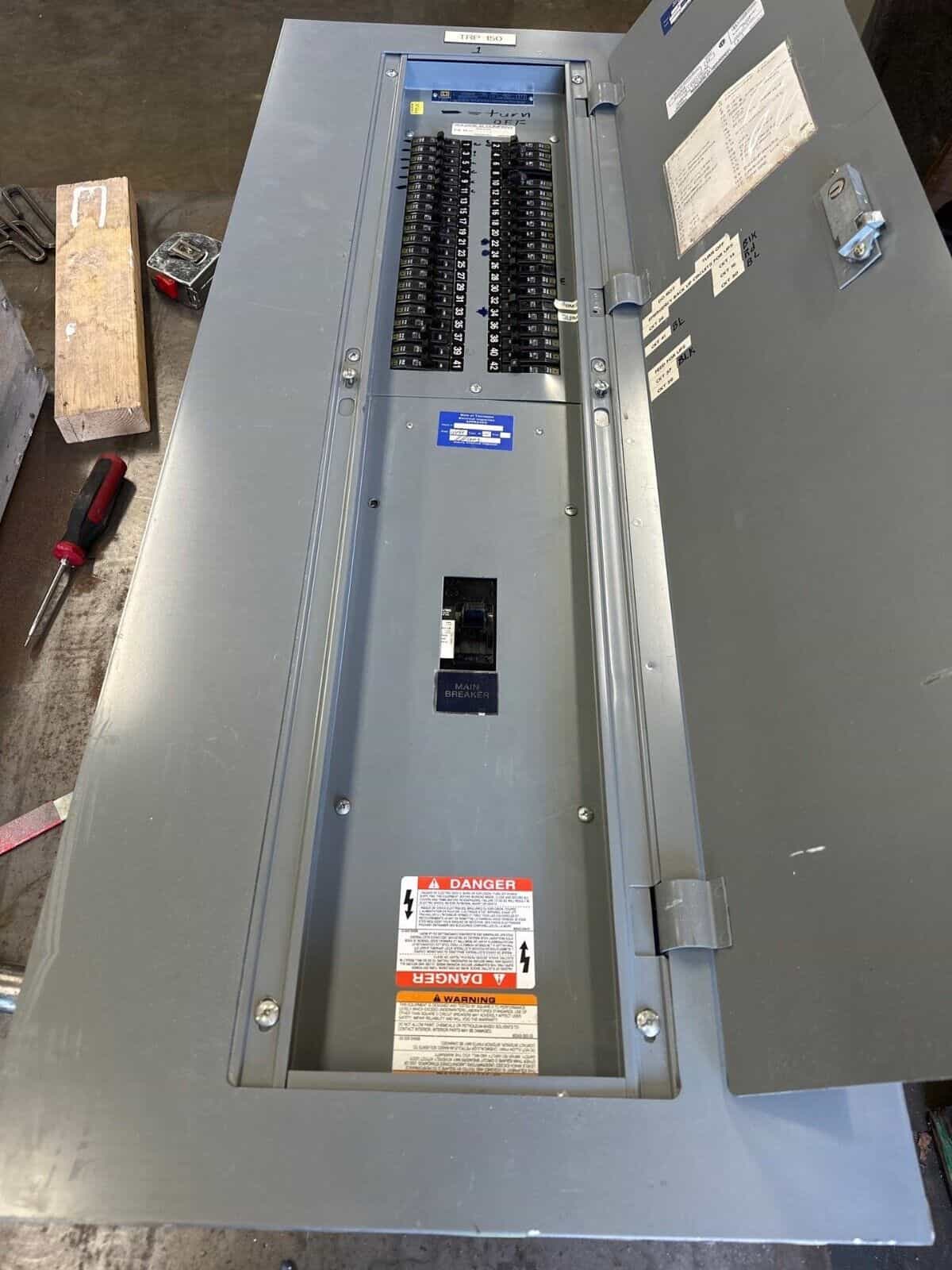 Square D Q2L3200 Panel — image 1 of 11