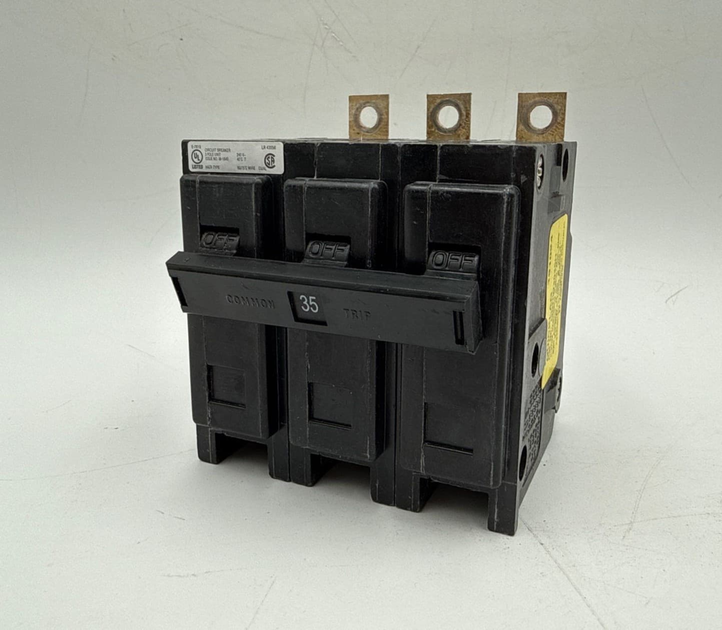 Eaton QBHW3035H Circuit Breaker 35A 3P 240V QBHW 22kA 35 Amp 3 Pole Bolt On – image 1