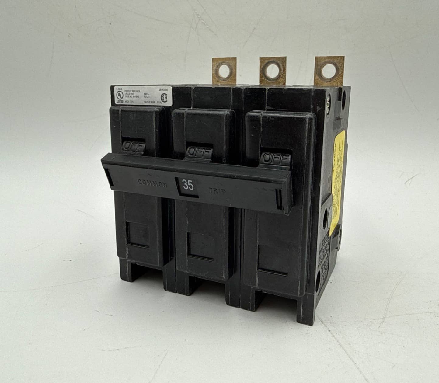 Eaton QBHW3035H Circuit Breaker 35A 3P 240V QBHW 22kA 35 Amp 3 Pole Bolt On