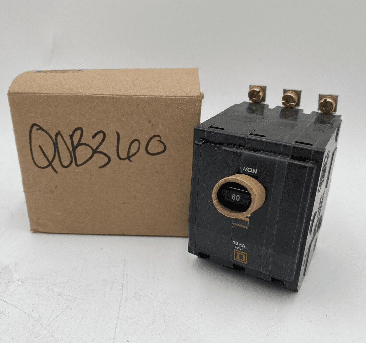 Square D QOB360 – image 1