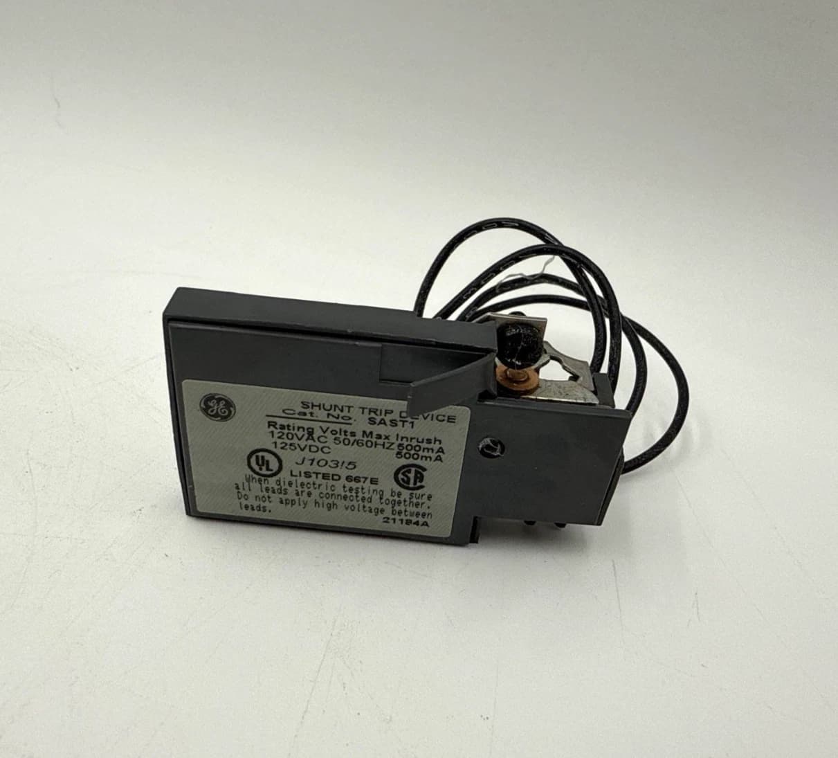 GE SAST1 Shunt Trip Device 120VAC 50/60Hz 500mA for Spectra Breaker – image 1