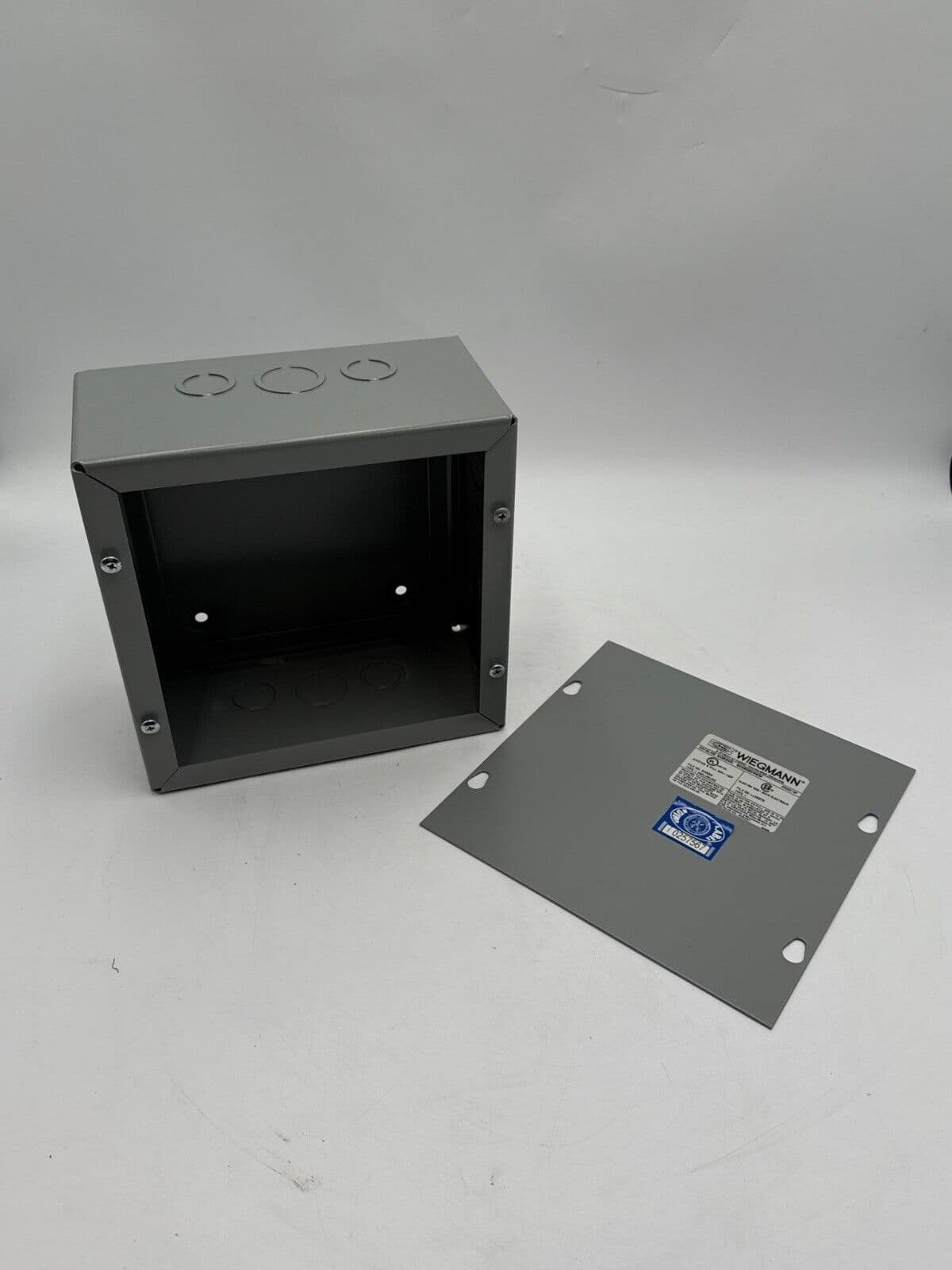 Hubbell SC080804WW Accessory — image 1 of 4