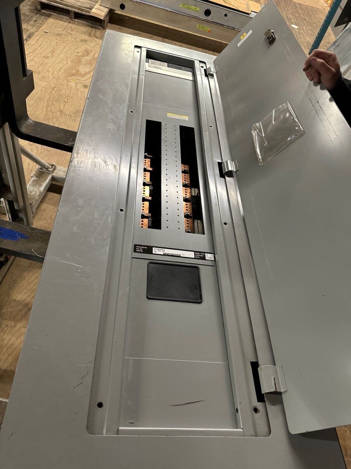 Siemens SEE42ML400CTS SE Panelboard 400A 480Y/277V 3PH 4W 42 Circuit MLO P271 – image 1