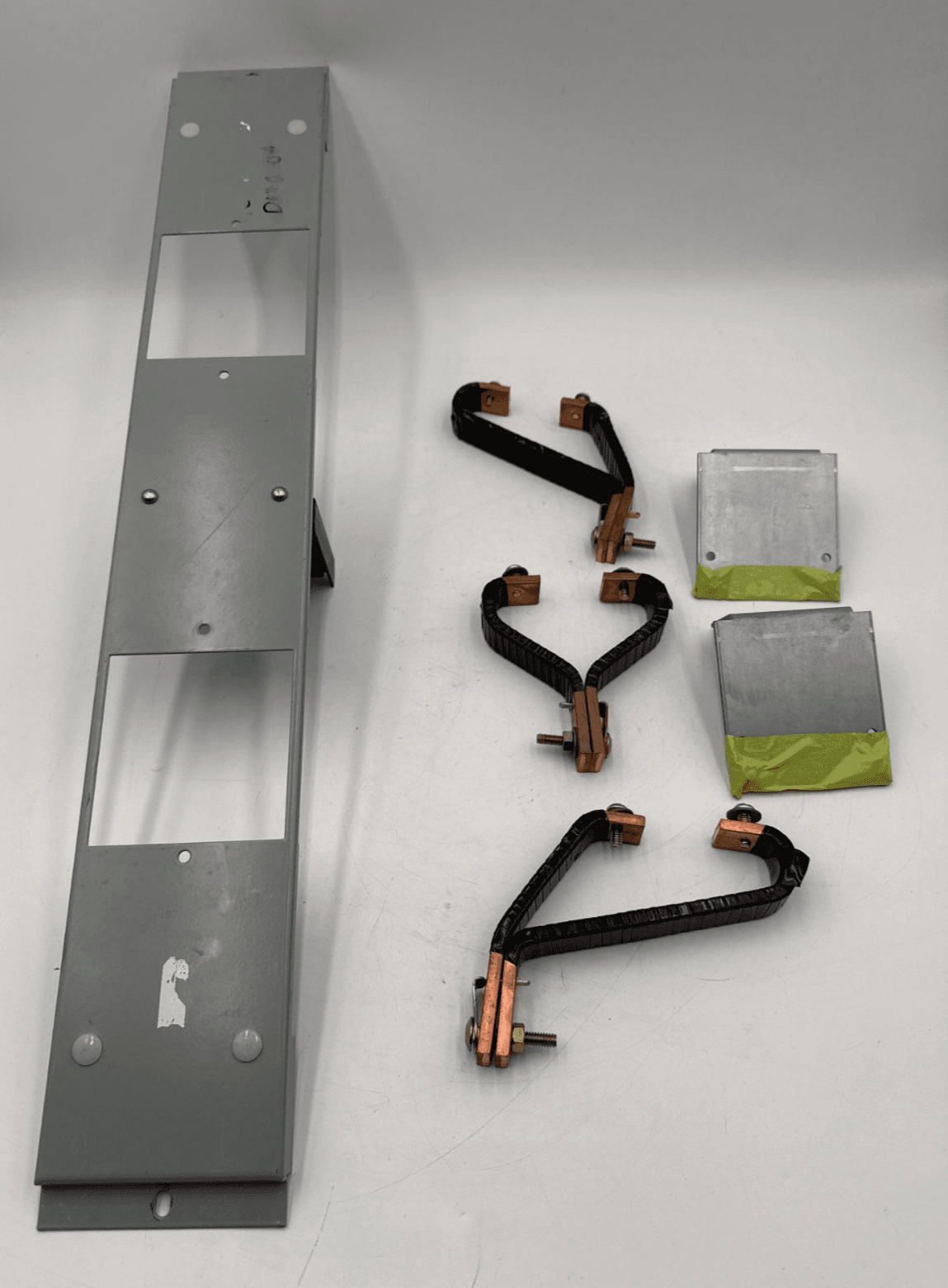 GE SFD1K Mounting Hardware Twin SFD1K SFHA SFLA SFDA 250A Max Cover 27" – image 1