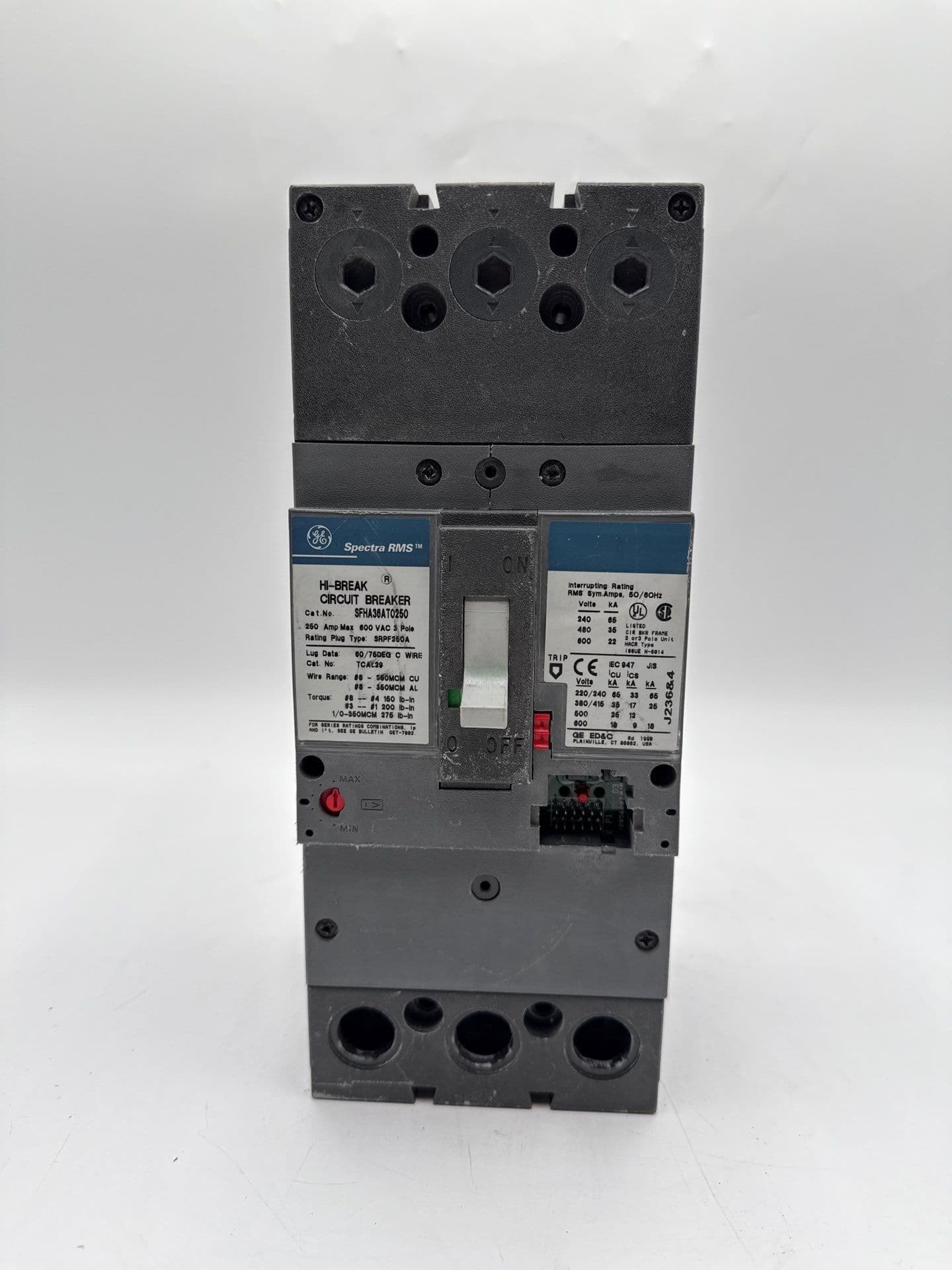 GE SFHA36AT0250 Circuit Breaker 250A 480V 3PH Bolt On – image 1
