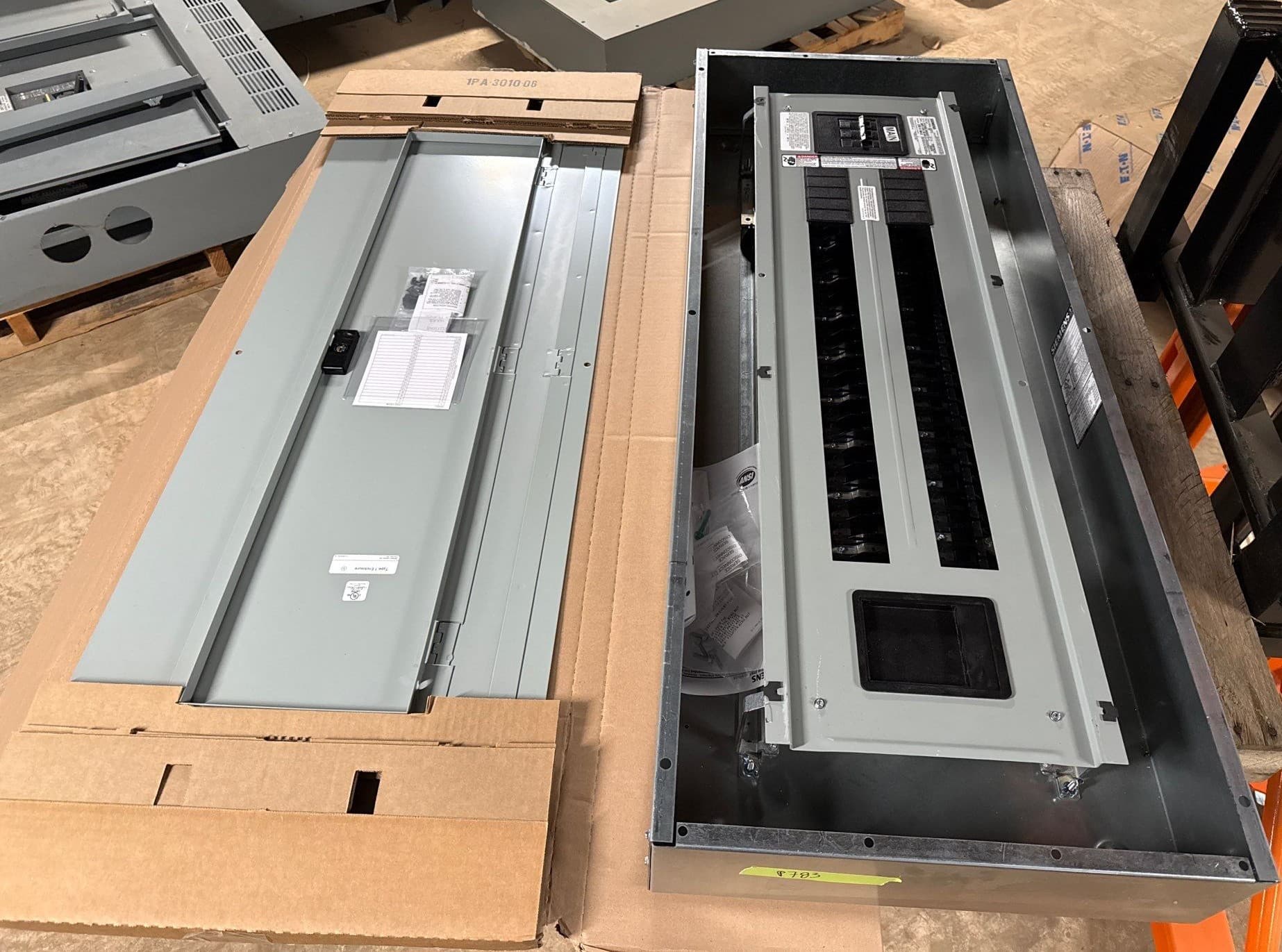 Siemens P1 Panelboard P1C54BL100ABST 100A 208/120V 3PH 4W 54 Cir 100 Amp Indoor – image 1