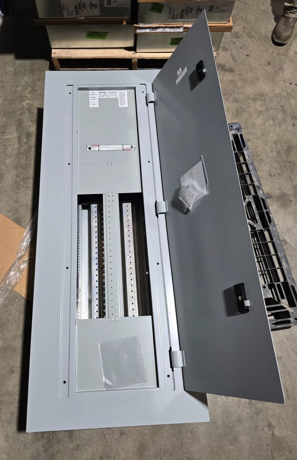 Siemens P3 Panelboard 800A 480V 3P 3W P3X56ML800ATS MLO Panel 800 Amp – image 1