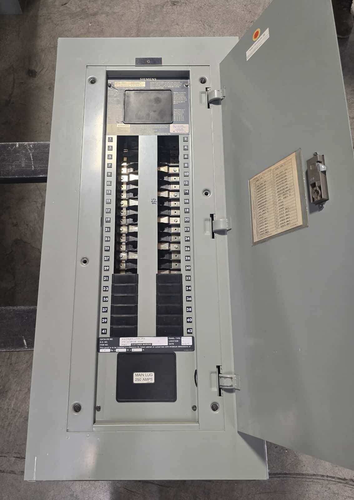 Siemens S1C42ML250CBS Panelboard 250A 208/120V 3PH 4W 250 Amp 42 Cir MLO Panel