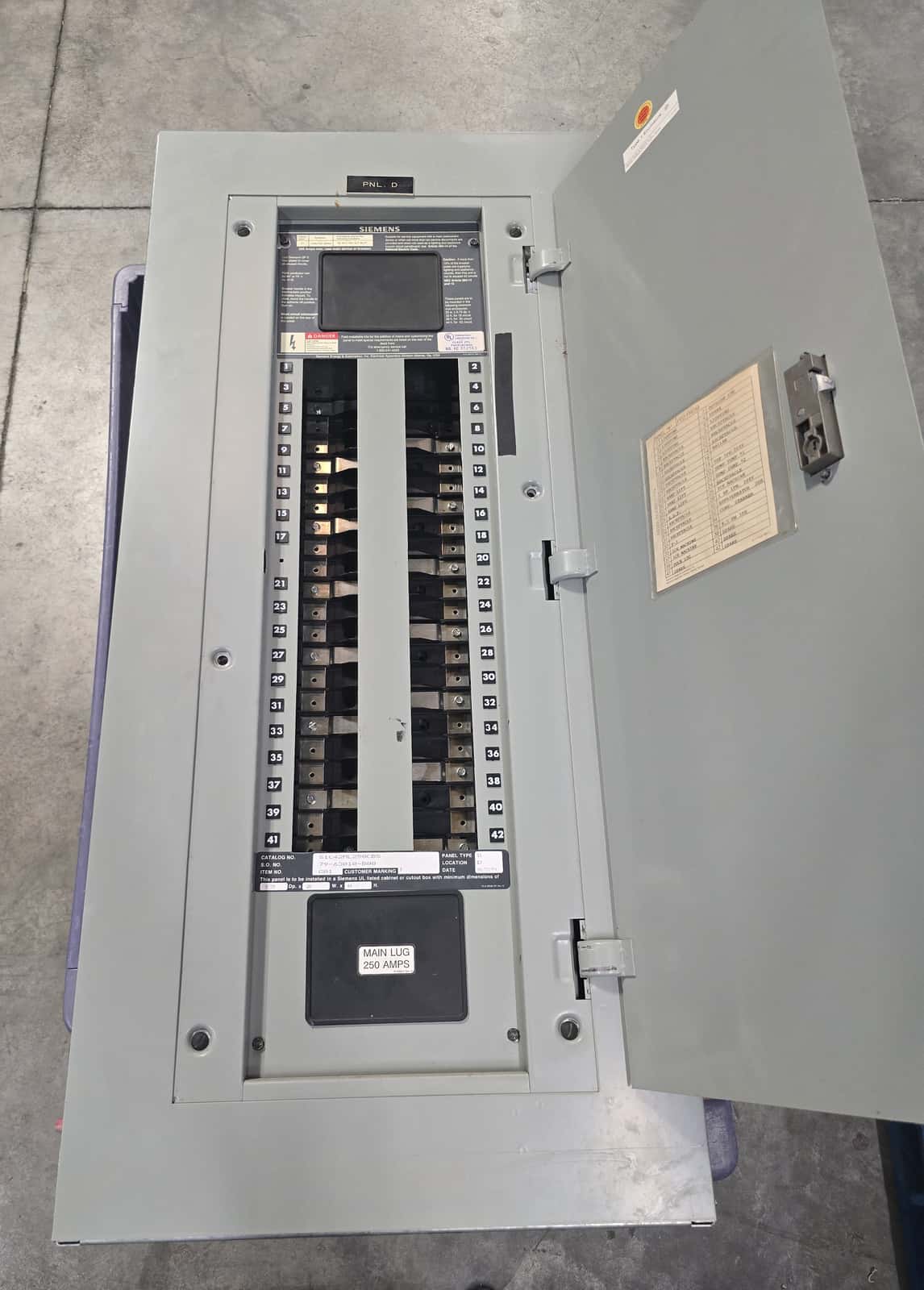 Siemens S1C42ML250CBS Panelboard 250A 208/120V 3PH 4W MLO 250 Amp 42 Cir