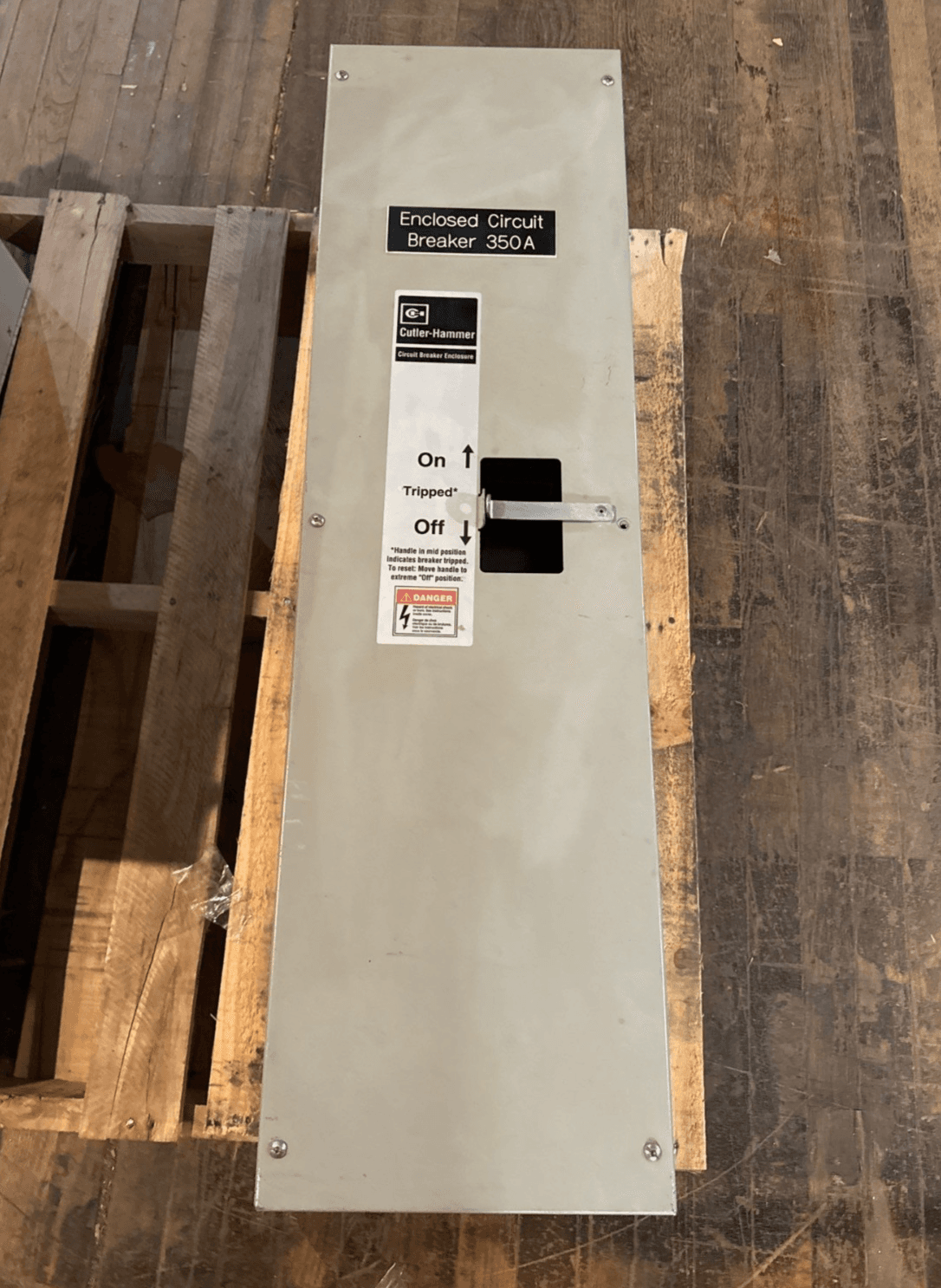 Cutler-Hammer SKDN400 Enclosure — image 1 of 9