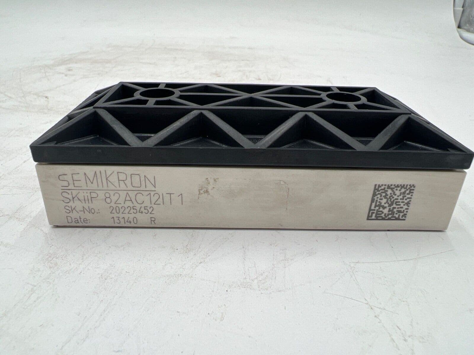 SMK SKiiP-82-AC-12 – image 1