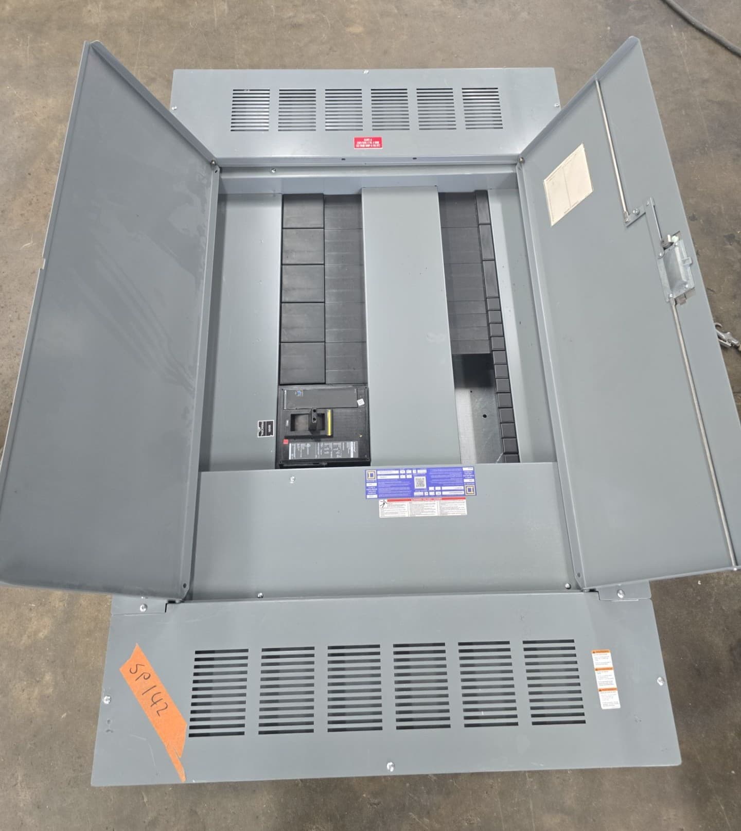 Square HCP I-Line Panelboard 800A 120/240V 1PH 3W MCB 42 Cir Main MGA268002 HC4268DB – image 1