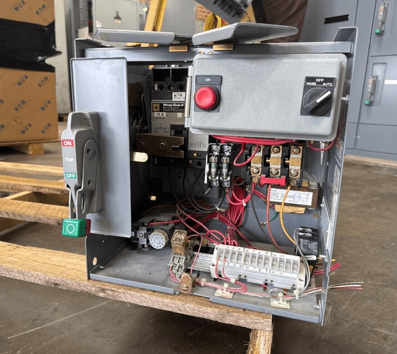 Square D Model 6 MCC Combo Bucket 15" 15A 7.5HP 480V 3PH Motor Control Center Used – image 1