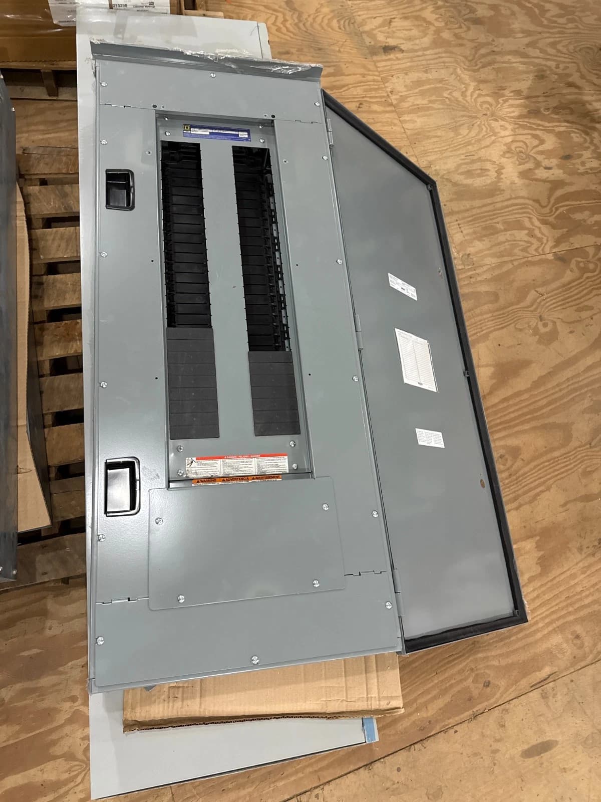 Square D NF Panelboard 250A 480/277V 3PH 4W MLO Panel 250 Amp 54 Cir 3R Encl – image 1