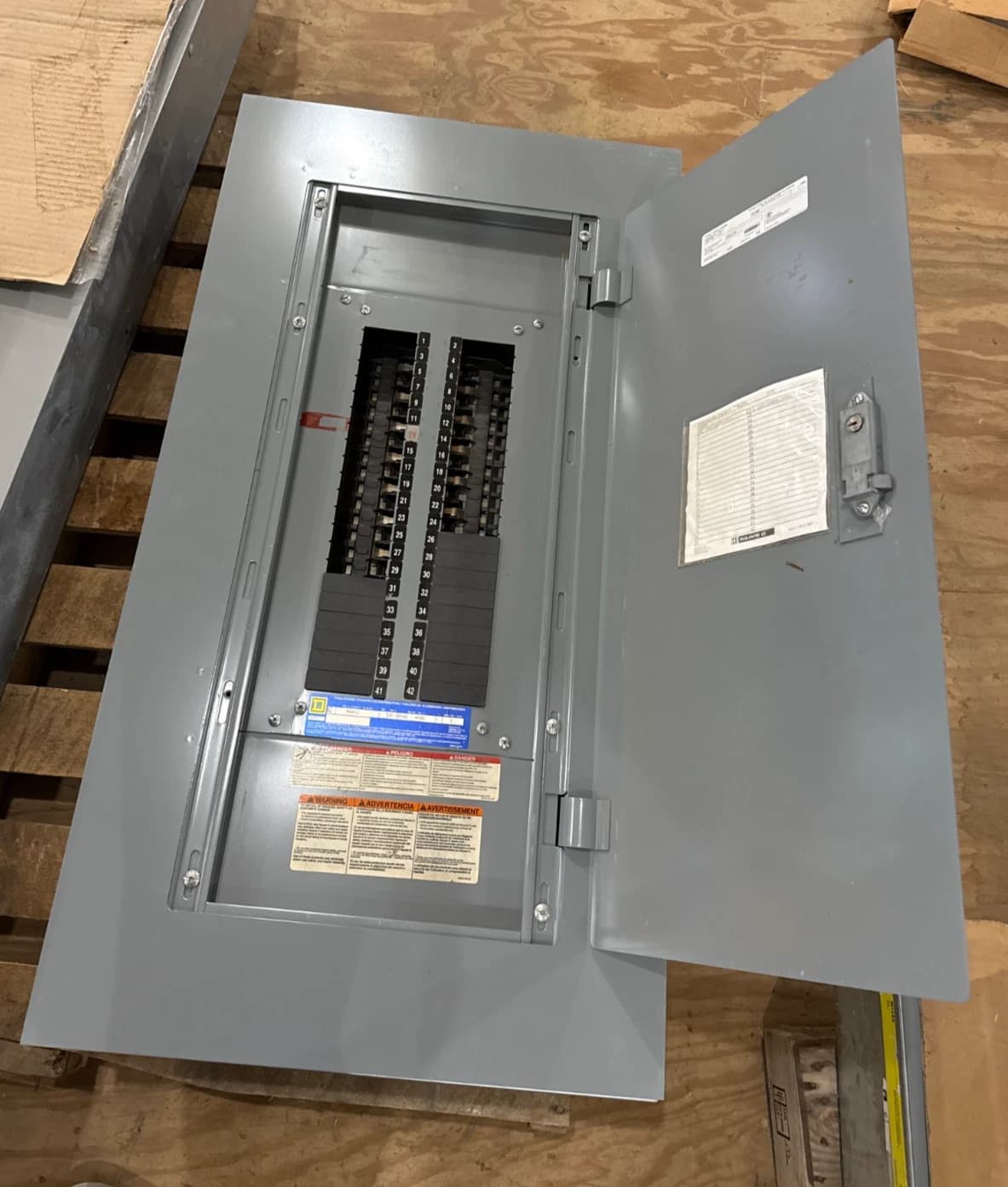 Square D NQ42L2 Panelboard 225A 240V 1PH 3W MLO 225 Amp Panel 42 Cir MH38 – image 1