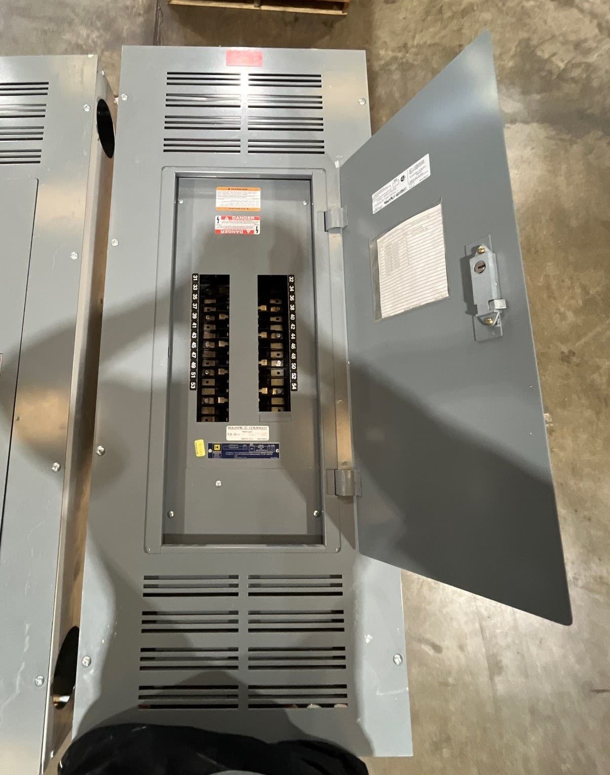 Square D NQOD430L400 Panelboard 400A 208/120V 4W 3PH 30 Cir MLO Panel 400 Amp – image 1