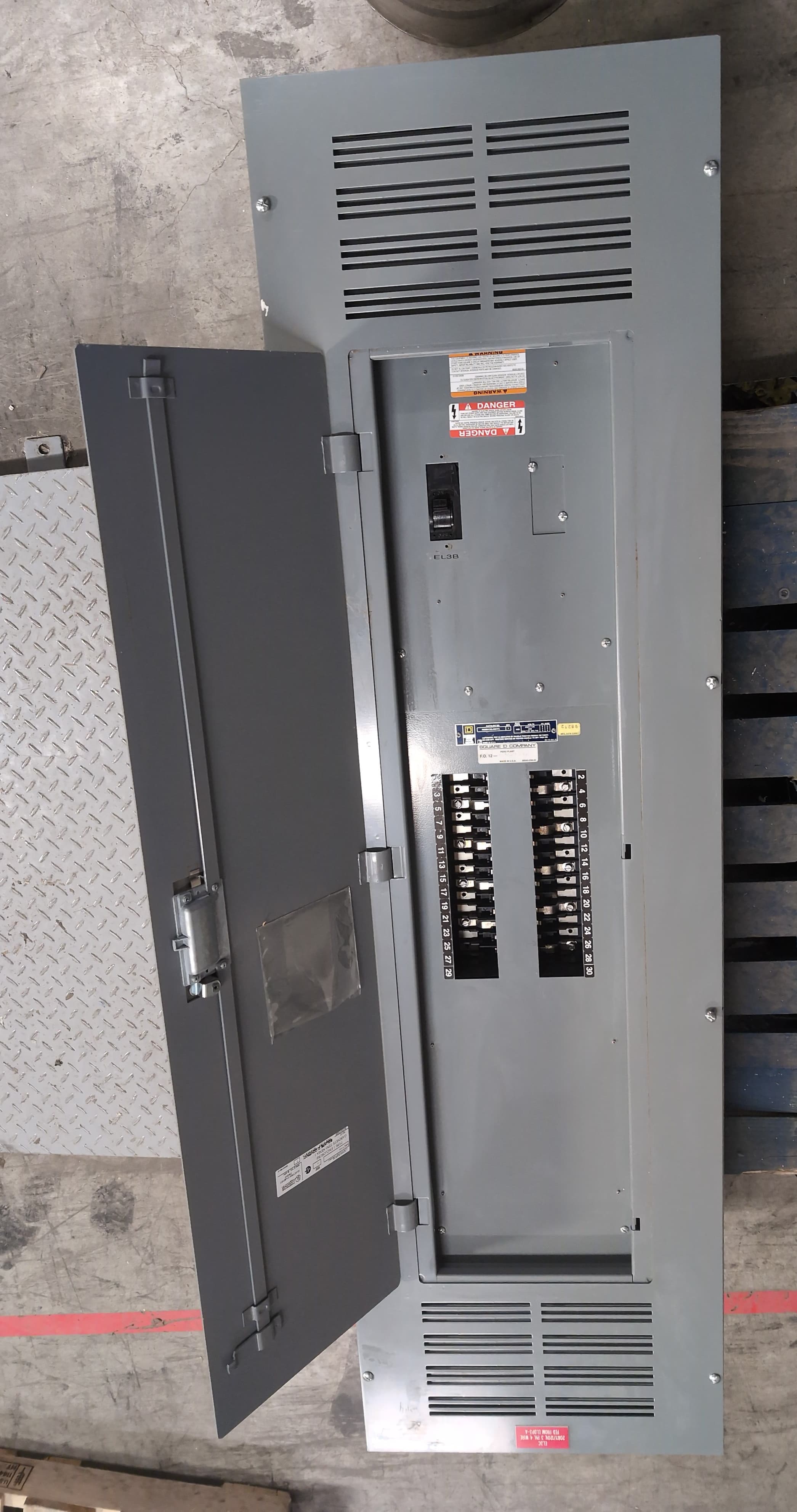 Square D NQOD430L400TFL Panelboard 400A 208/120V 3PH 4W Sub 150A MLO Panel 30Cir – image 1