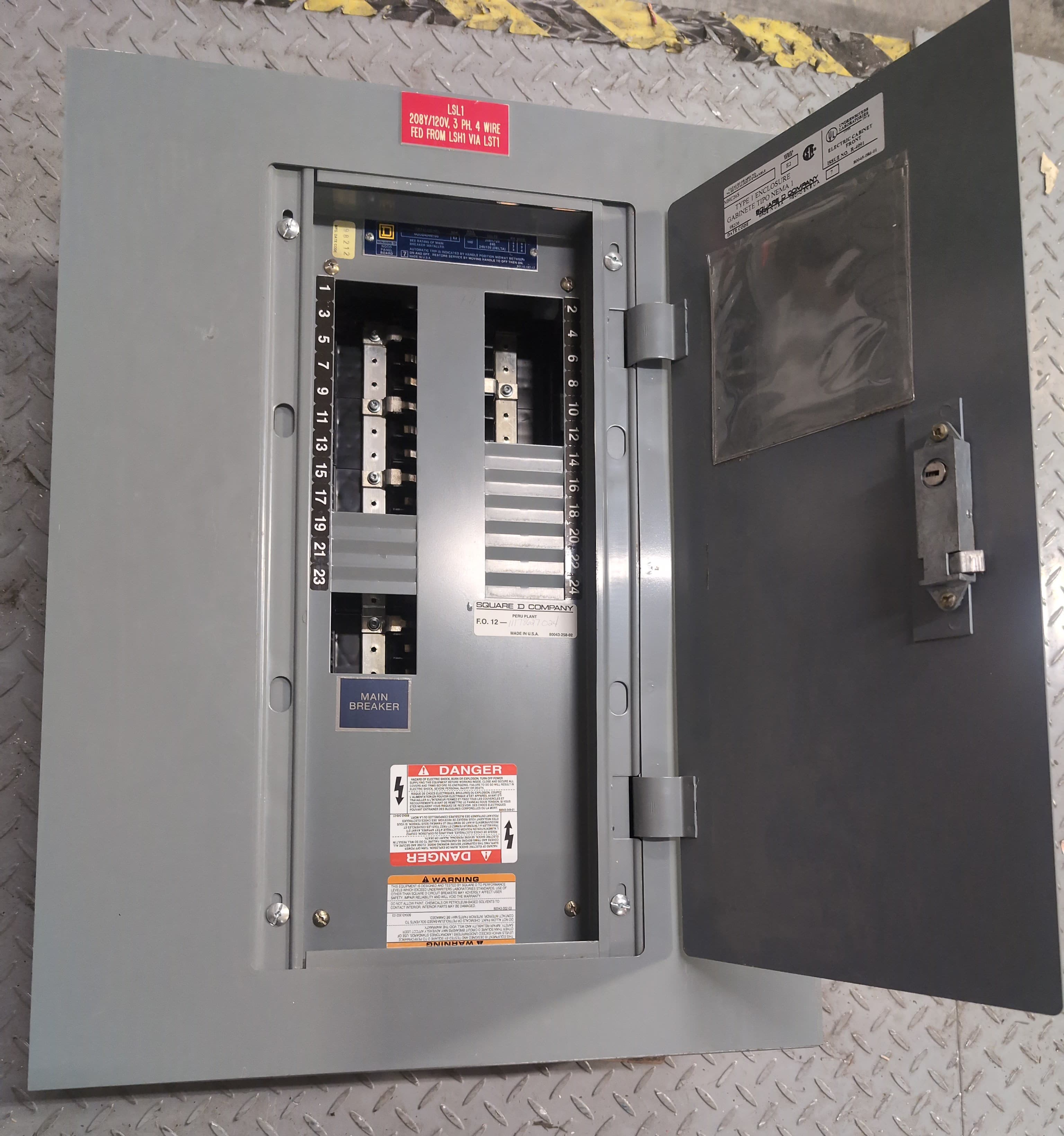 Square D NQOD424M100 Panel — image 1 of 10