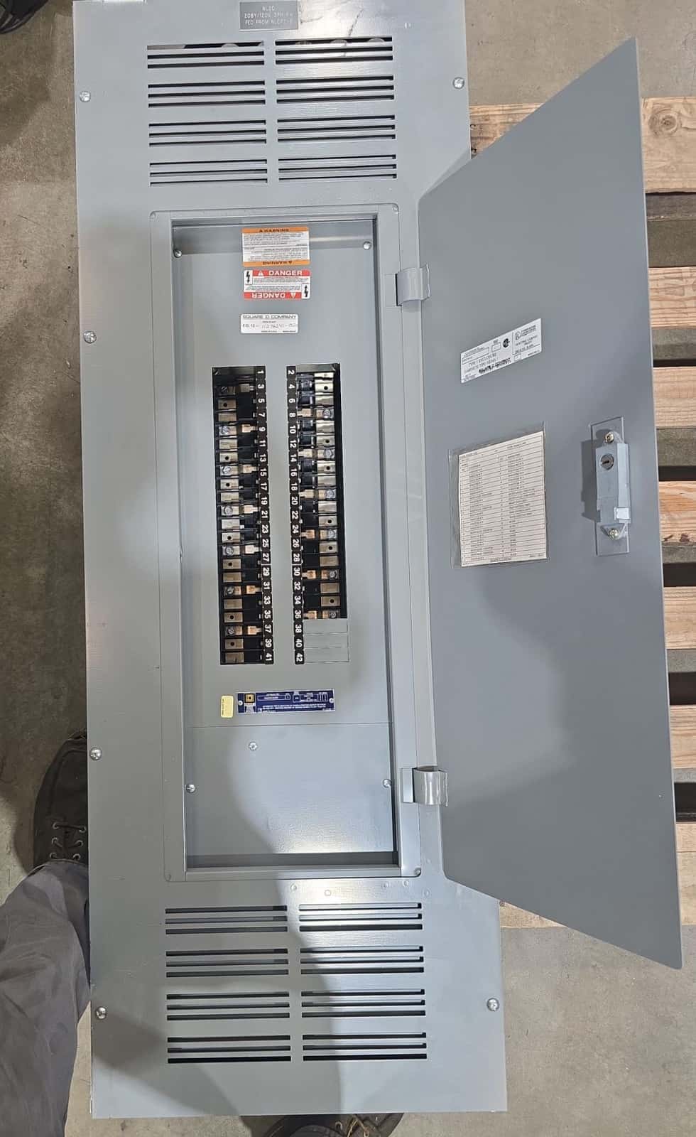 Square D NQOD442L400 Panel — image 1 of 6