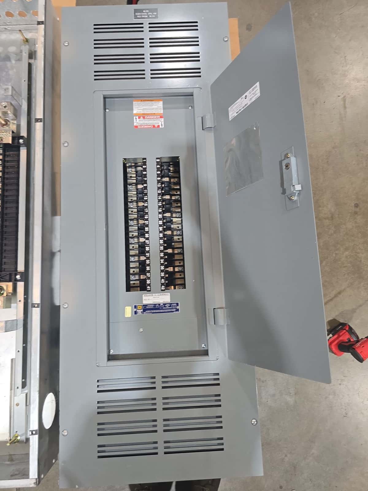 Square D NQOD442L400 Panel — image 1 of 8