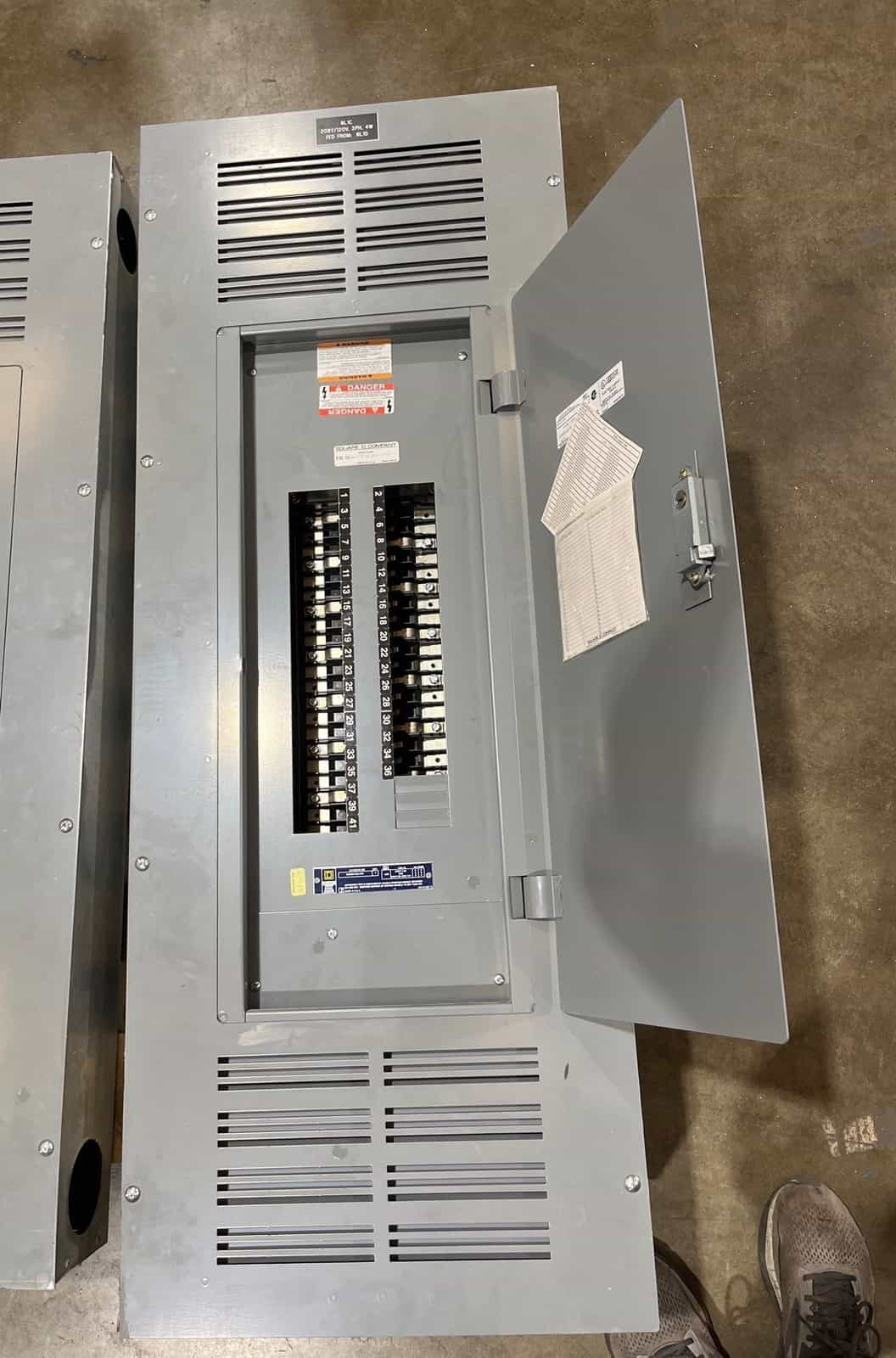Square D NQOD442L400 Panel — image 1 of 12