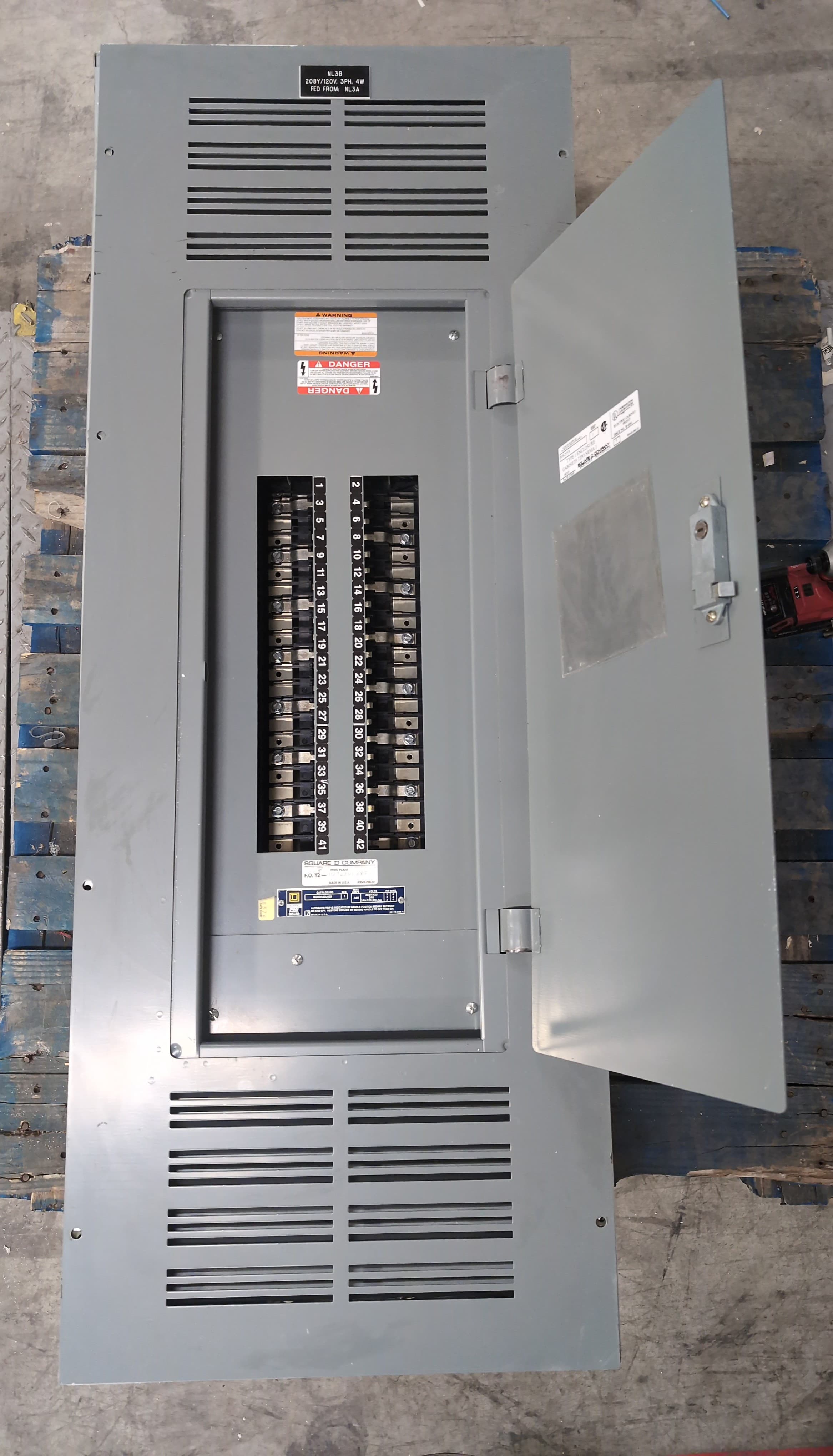 Square D NQOD442L400 Panelboard 400A 208Y/120V 3PH 4W 42 Cir 400 Amp MLO Panel – image 1