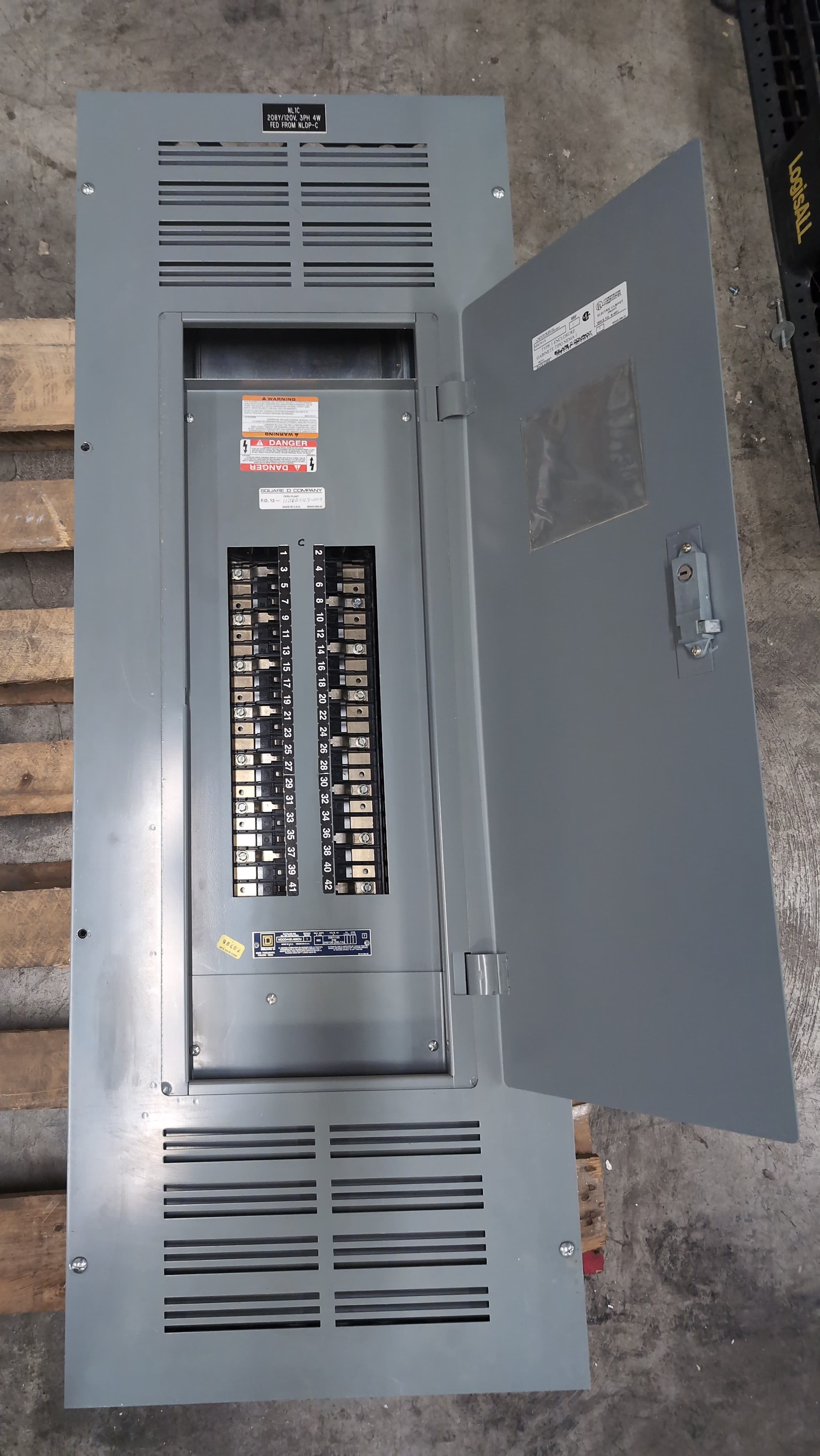 Square NQOD442L400CU Panel — image 1 of 12