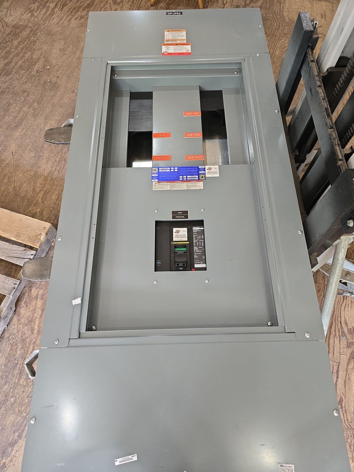 Square D I-Line Panelboard 450A 208/120V 3PH 4W MCB 450 Amp Panel 24 Cir MGP36450 – image 1