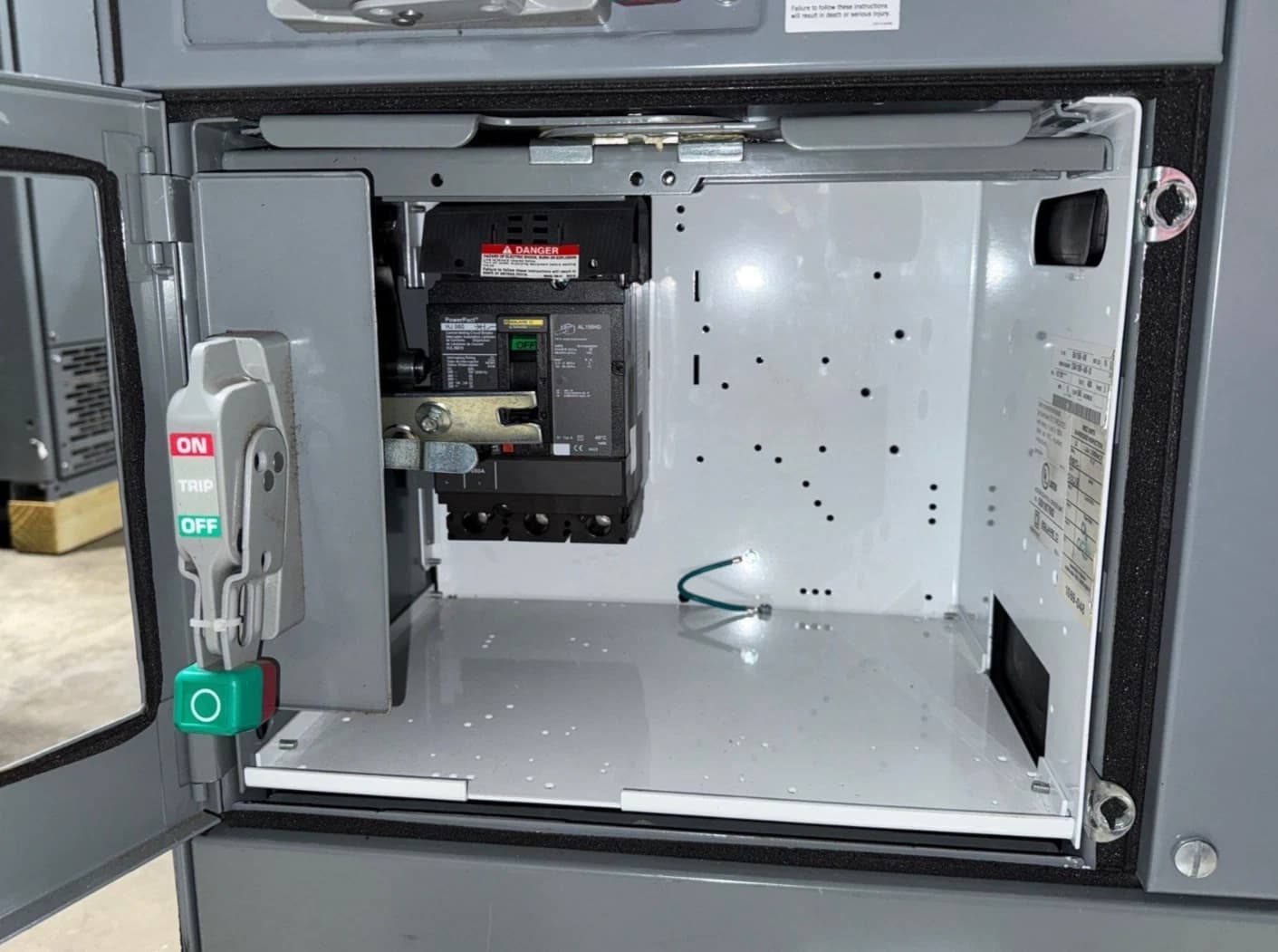 12" Square D Model 6 15A Feeder MCC Bucket HJL36015 Breaker 15 Amp HJL – image 1