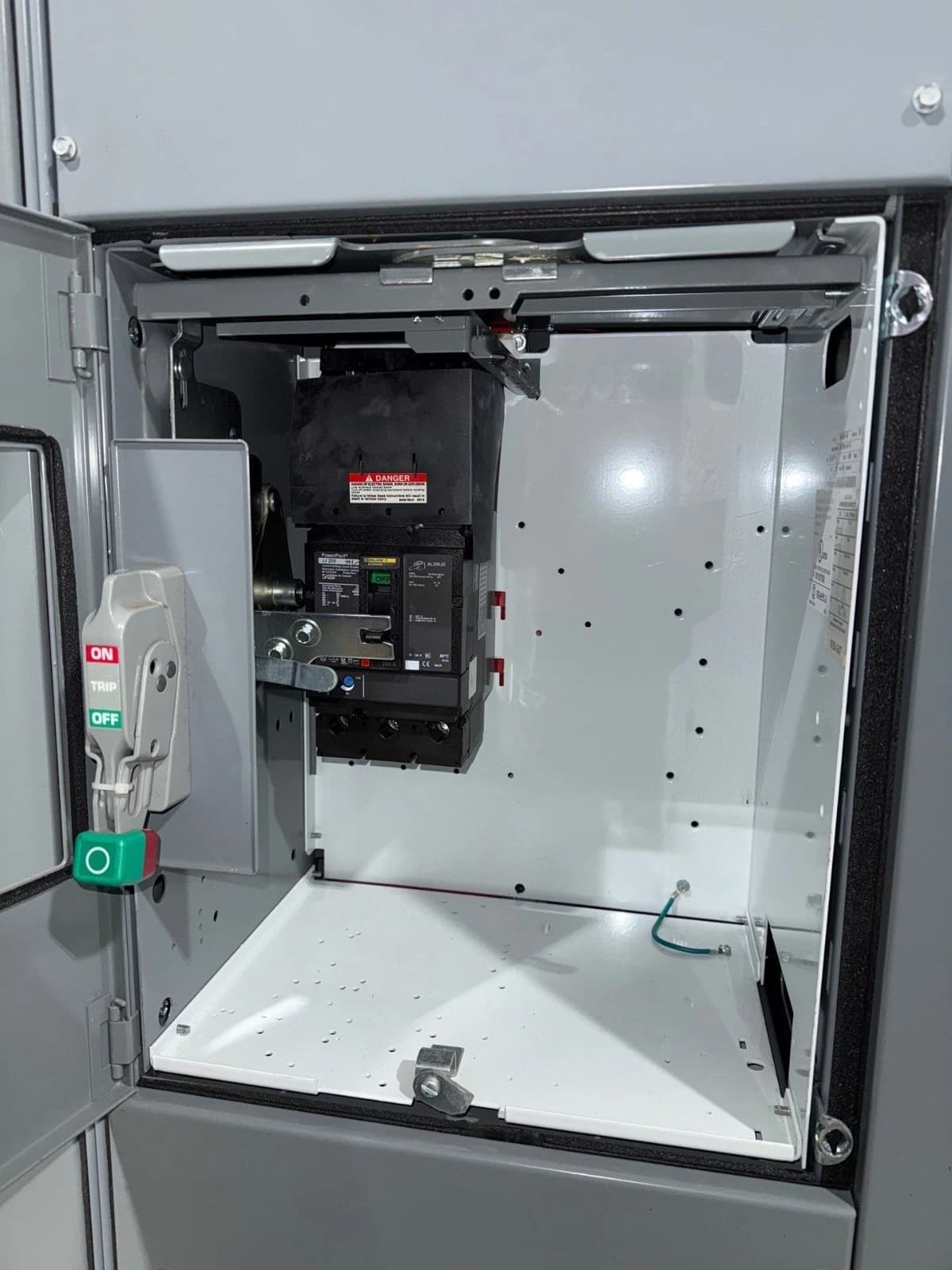 18" Square D Model 6 200 Amp Feeder MCC Bucket JJP36200 Breaker 200A JJP – image 1