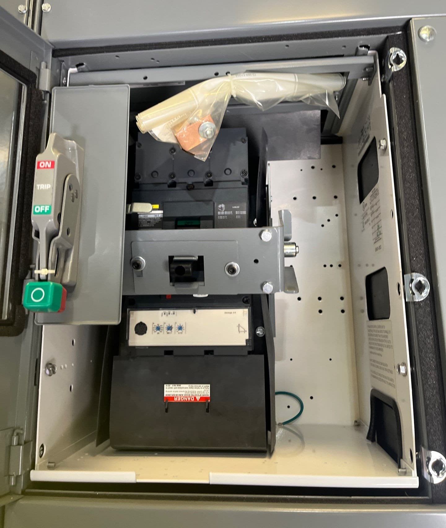 Square D Model 6 18" 600A Main Breaker Feeder MCCB Bucket 600 Amp LJL Bolt In – image 1