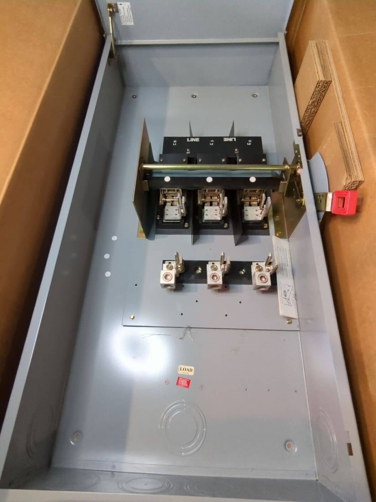 GE TH3325R Disconnect — image 1 of 8
