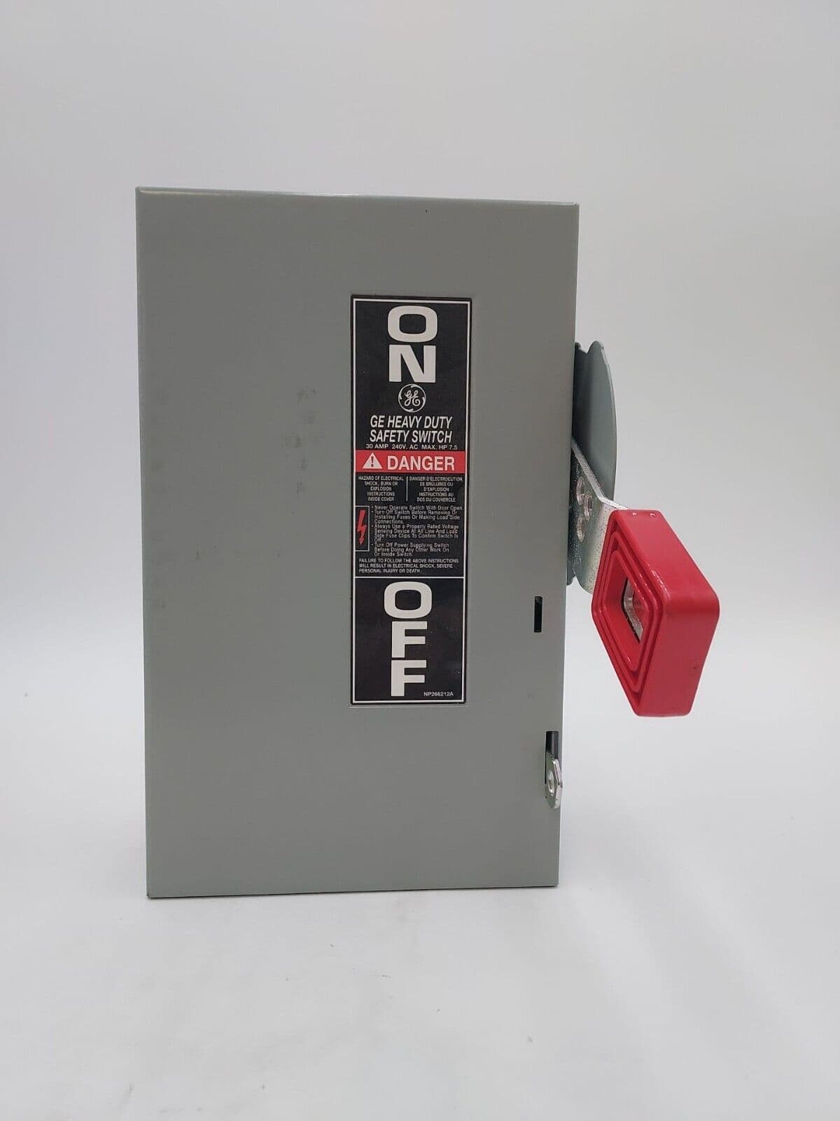 GE TH4321 Disconnect — image 1 of 2